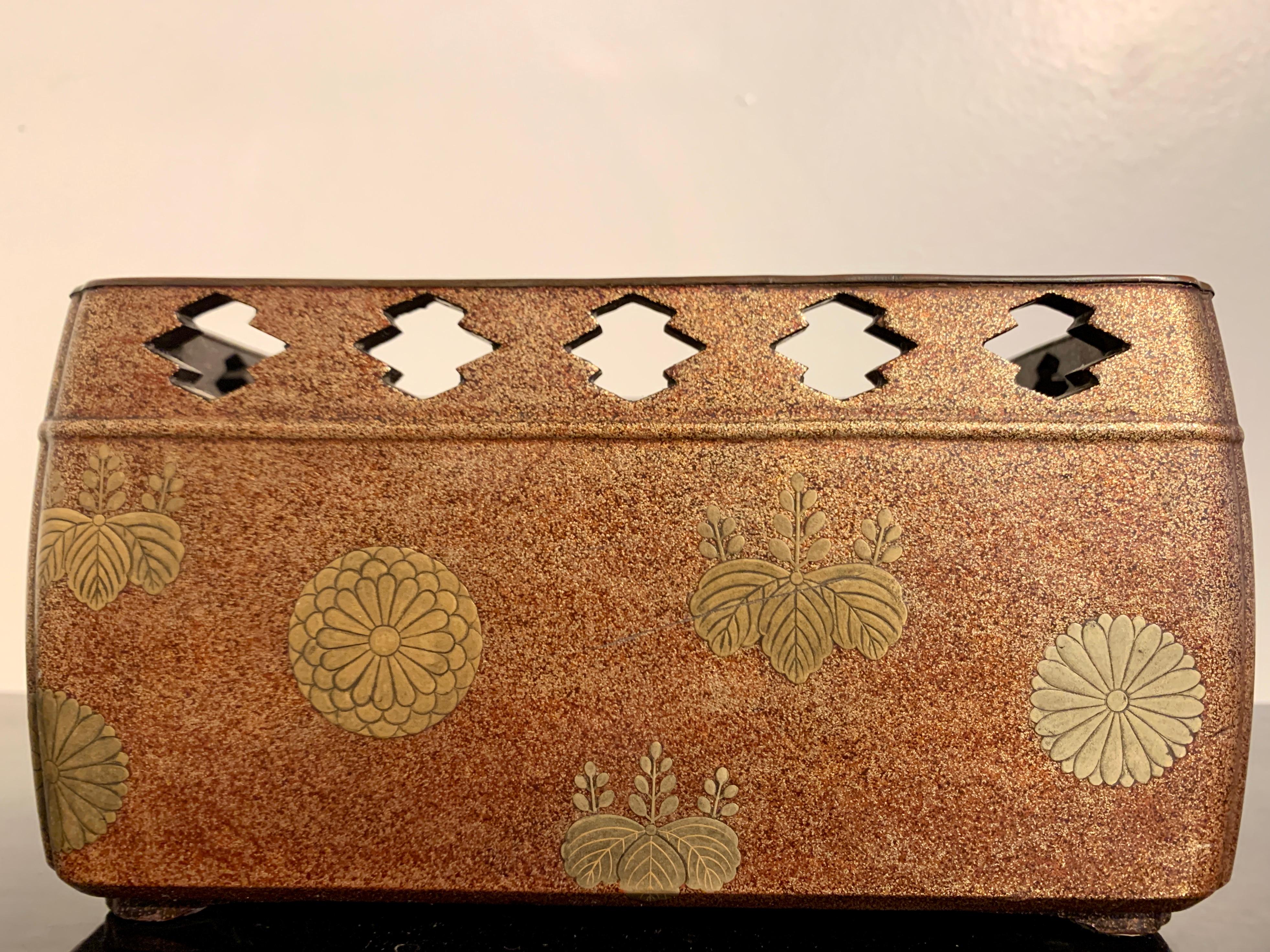 Japanese Tabako-Bon High Sided Tray with Imperial Mon, Meiji Period, Japan 3