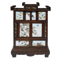 Mobile da tavolo giapponese con pannelli di cloisonne nello stile di Namikawa Sosuke