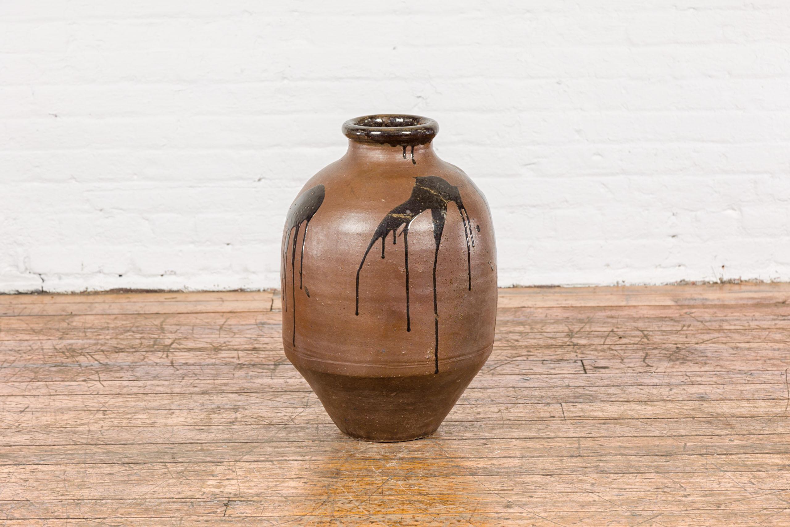 Japanese Taishō 1900s Tamba Tachikui Ware Brown Jar with Spout and Drip Glaze For Sale 4