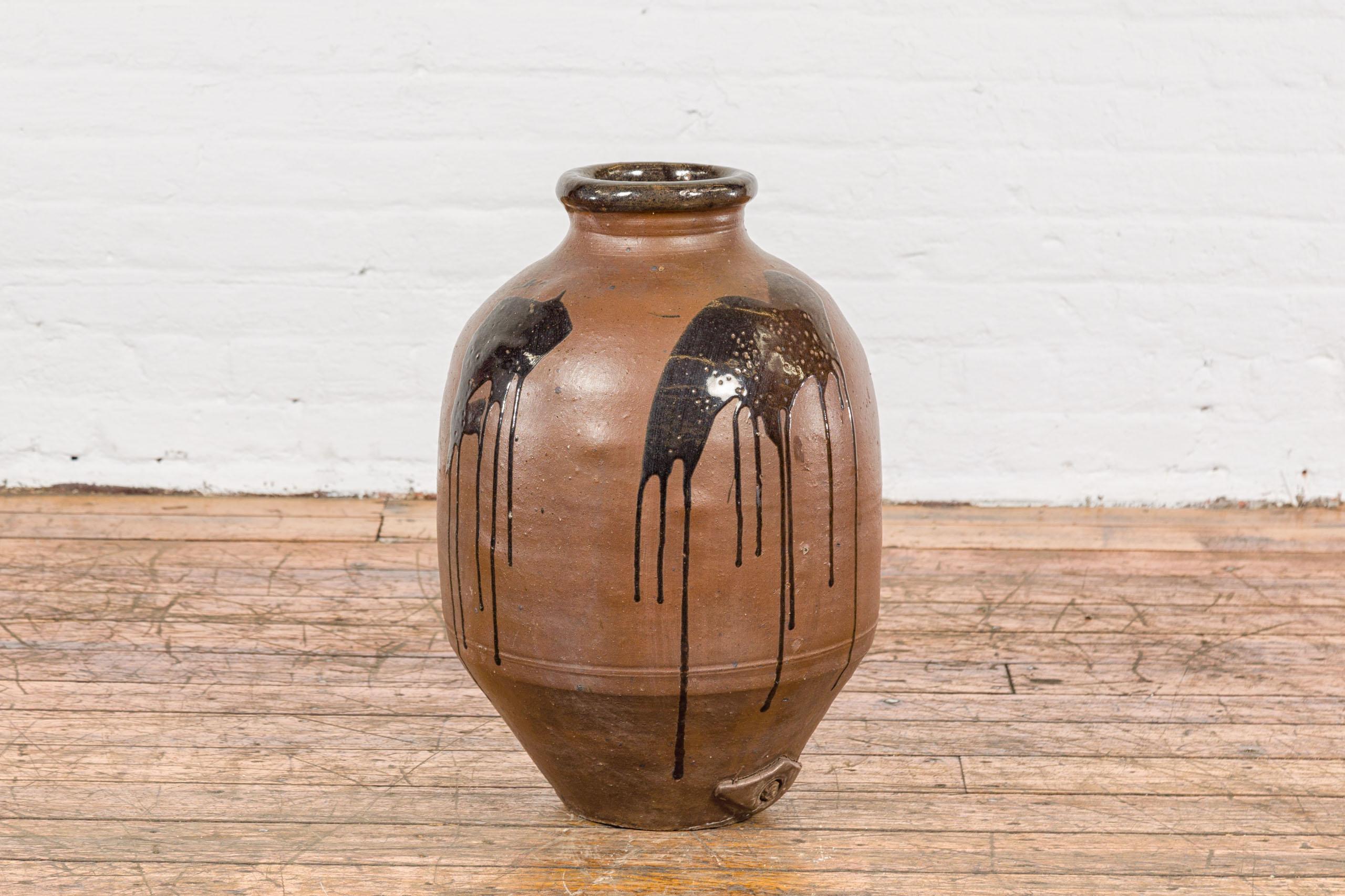 Japanese Taishō 1900s Tamba Tachikui Ware Brown Jar with Spout and Drip Glaze For Sale 2