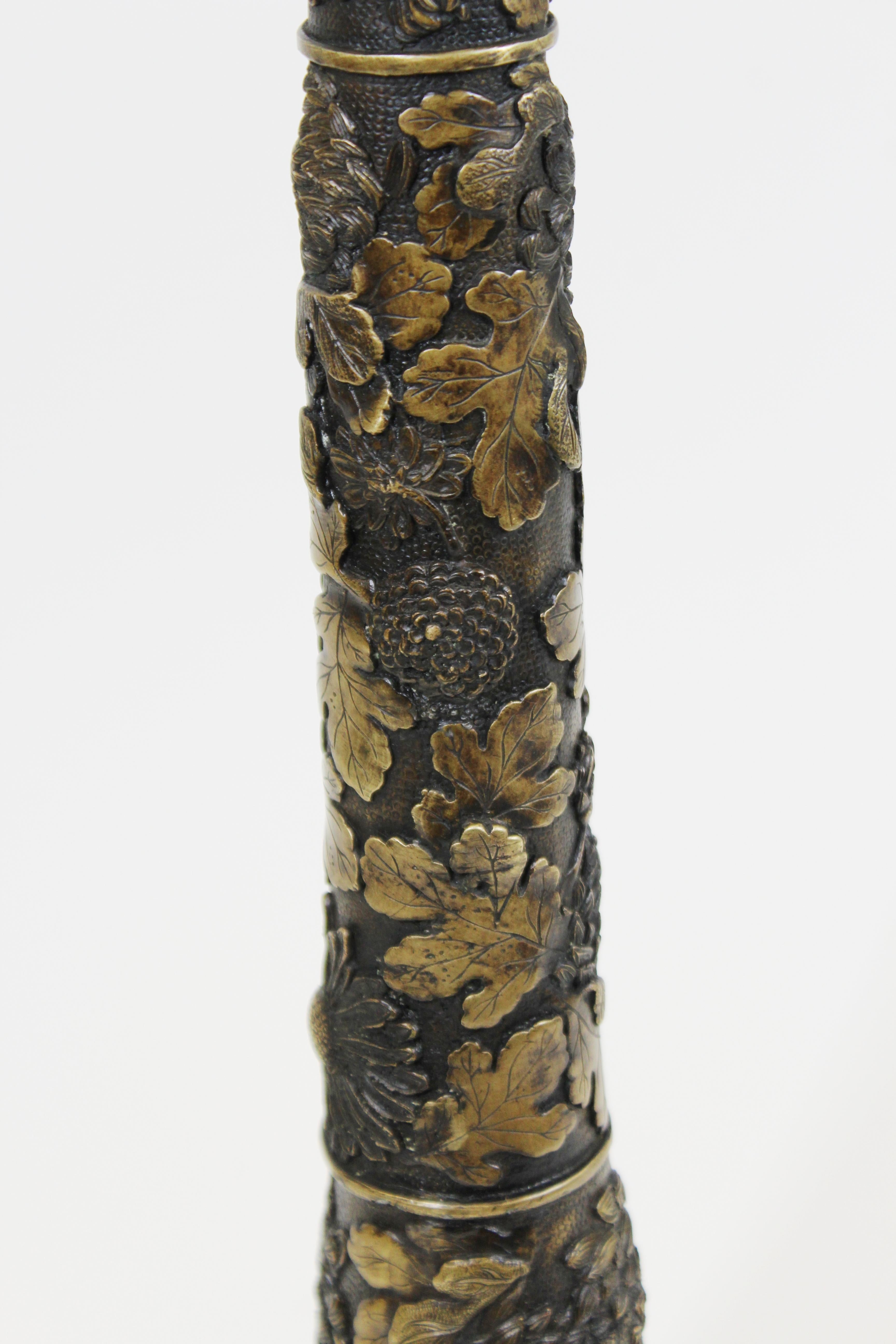 Japanese Taisho Art Nouveau Bronze Table Lamp with Chrysanthemums and Oak Leaves 6