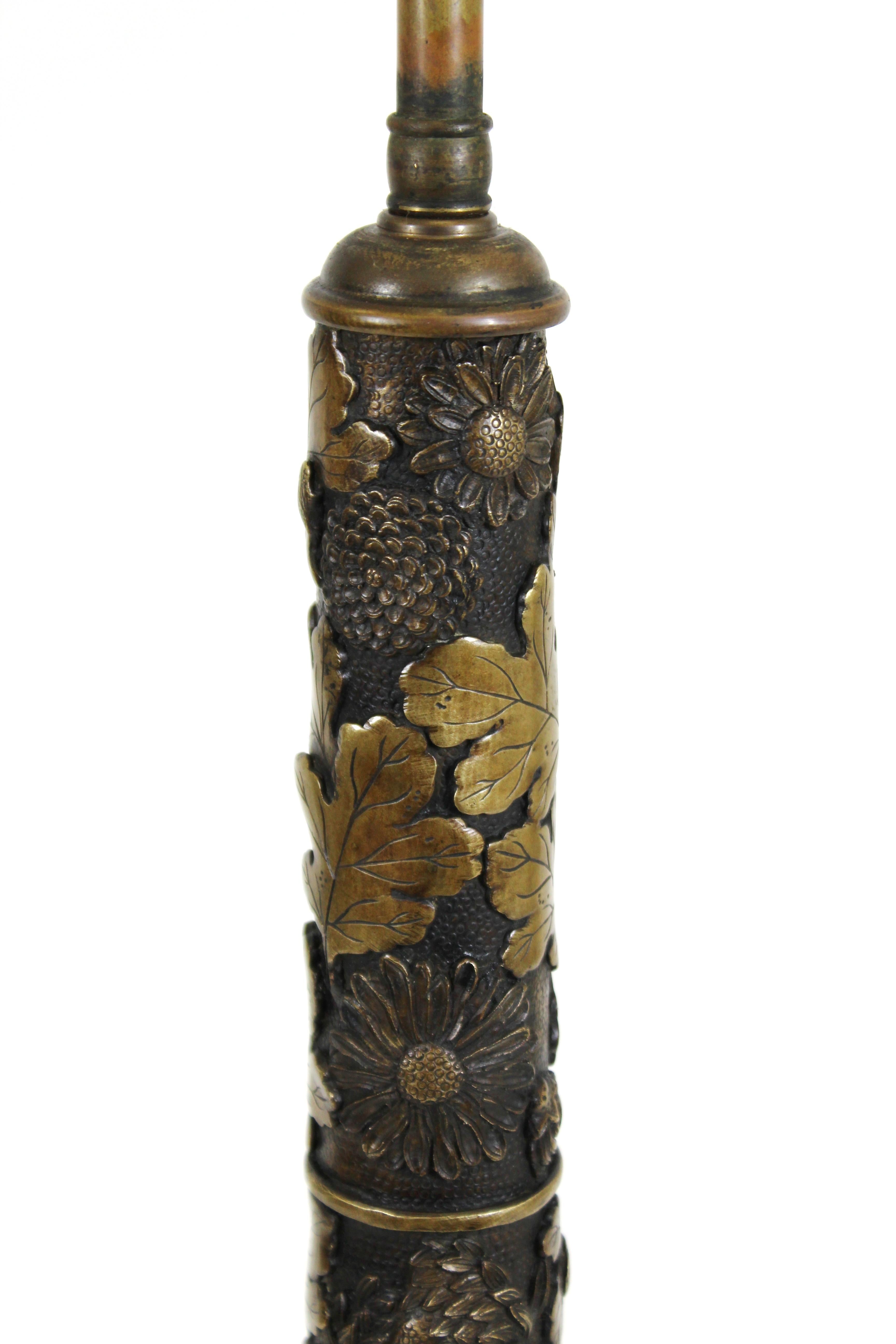 Japanese Taisho Art Nouveau Bronze Table Lamp with Chrysanthemums and Oak Leaves 1