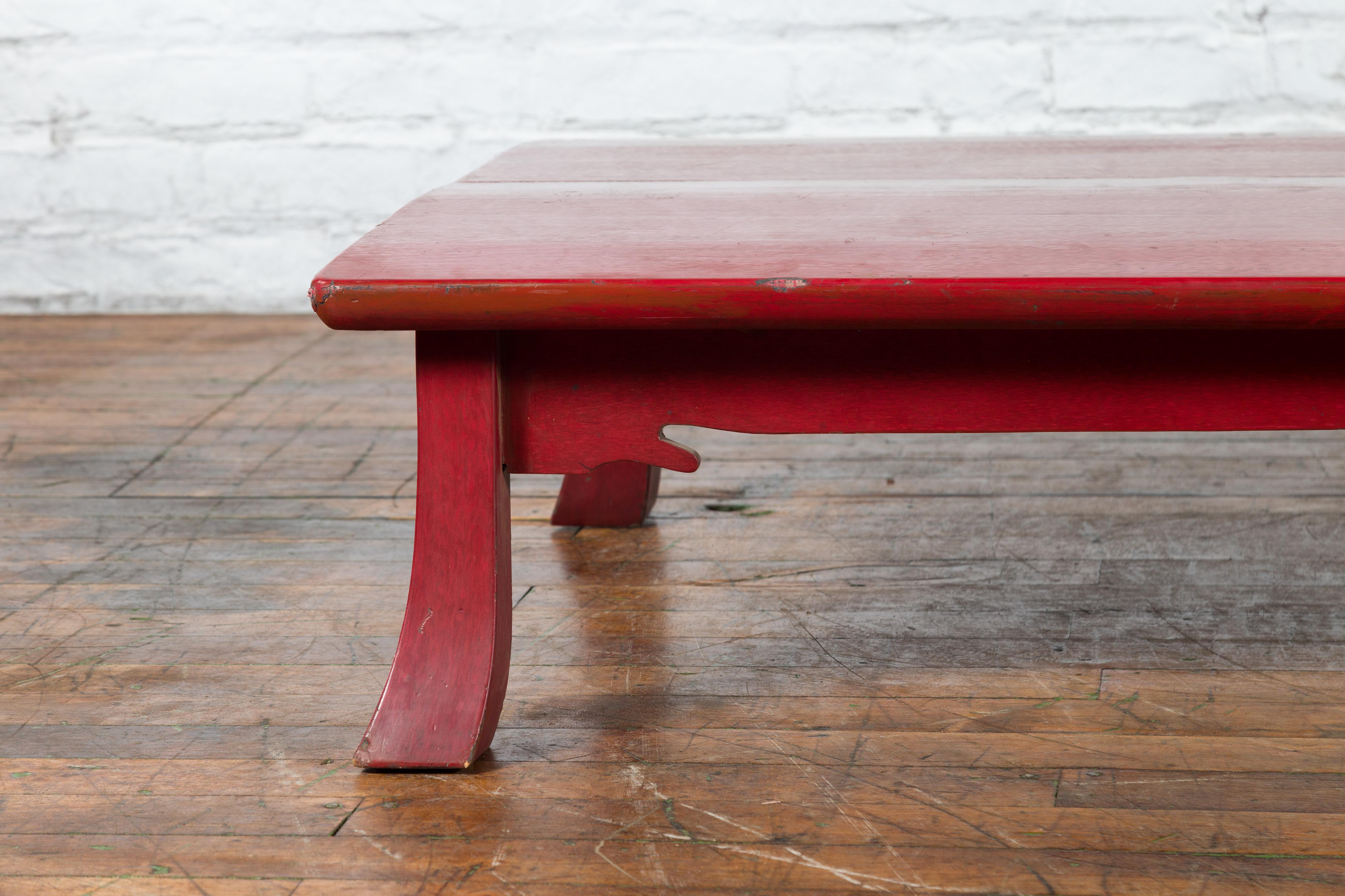 Japanese Taishō Early 20th Century Red Lacquer Coffee Table with Carved Apron In Good Condition For Sale In Yonkers, NY