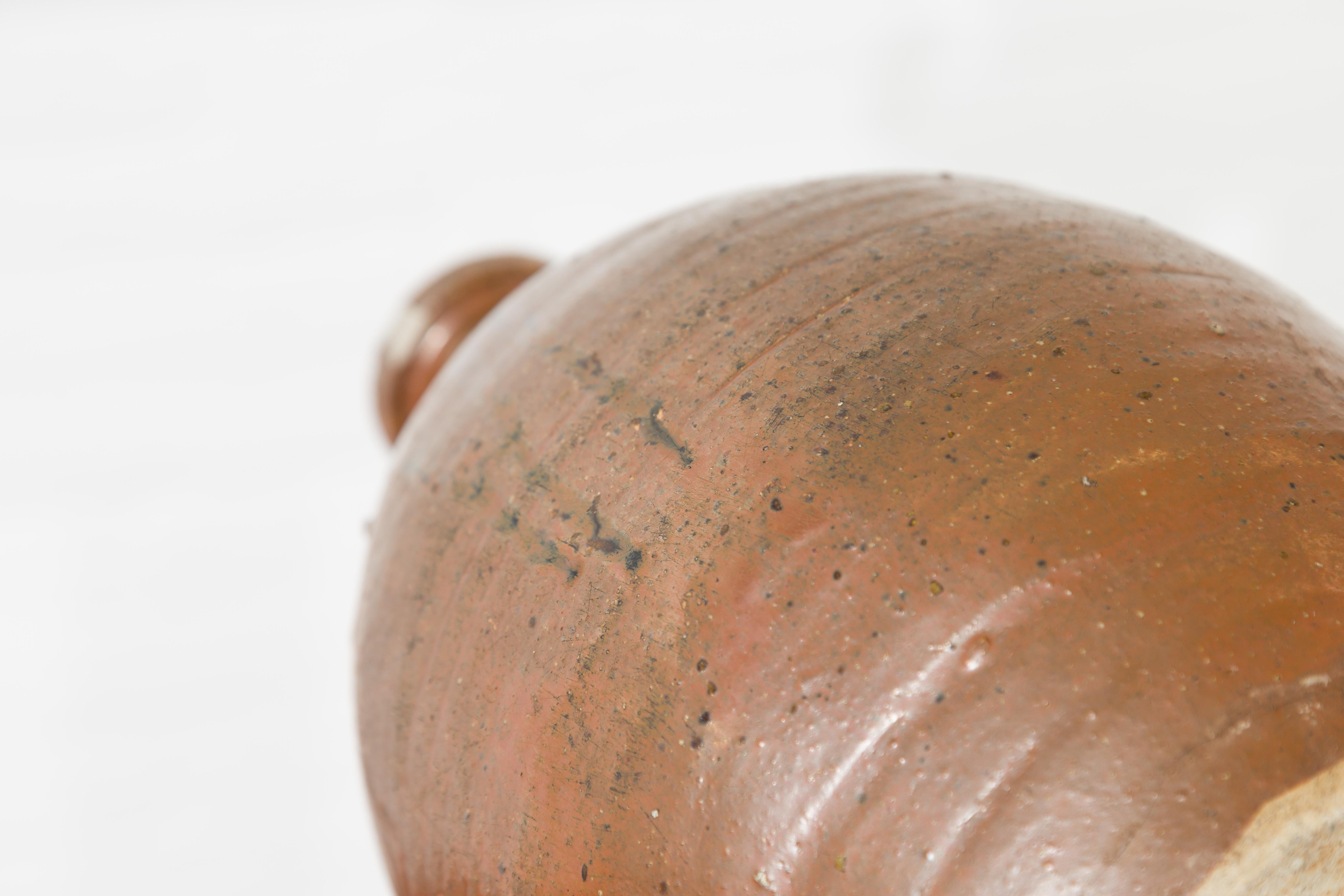 Japanese Taishō Period 1900s Tamba Tachikui Ware Brown Sake Jar with Drip Glaze For Sale 1
