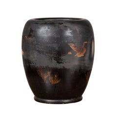 Vase ancien en terre cuite noire à motifs d'oiseaux et de fleurs de la période japonaise Taishō
