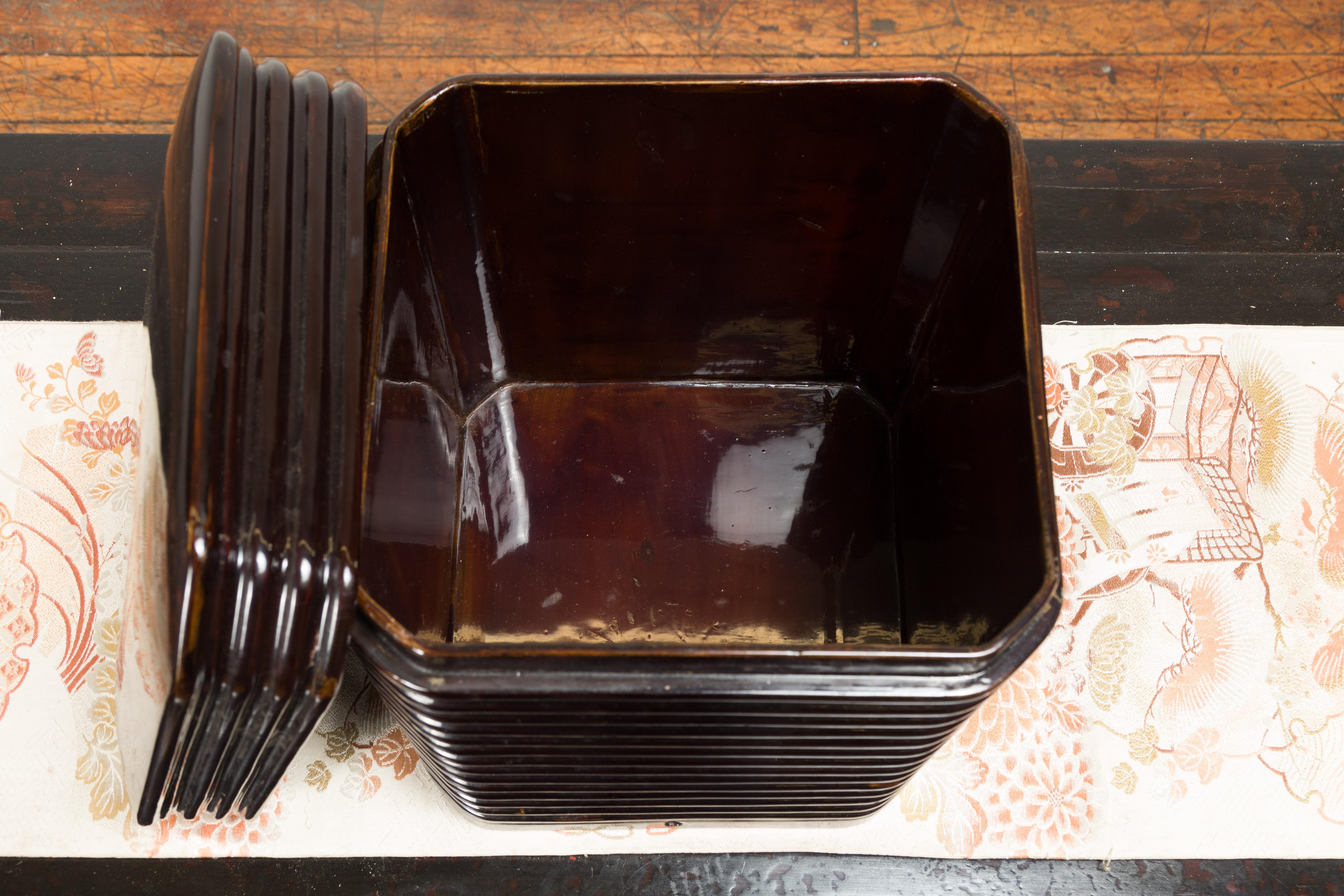 Japanese Taishō Period Black Lacquer Box with Reeded Patterns and Lid 8
