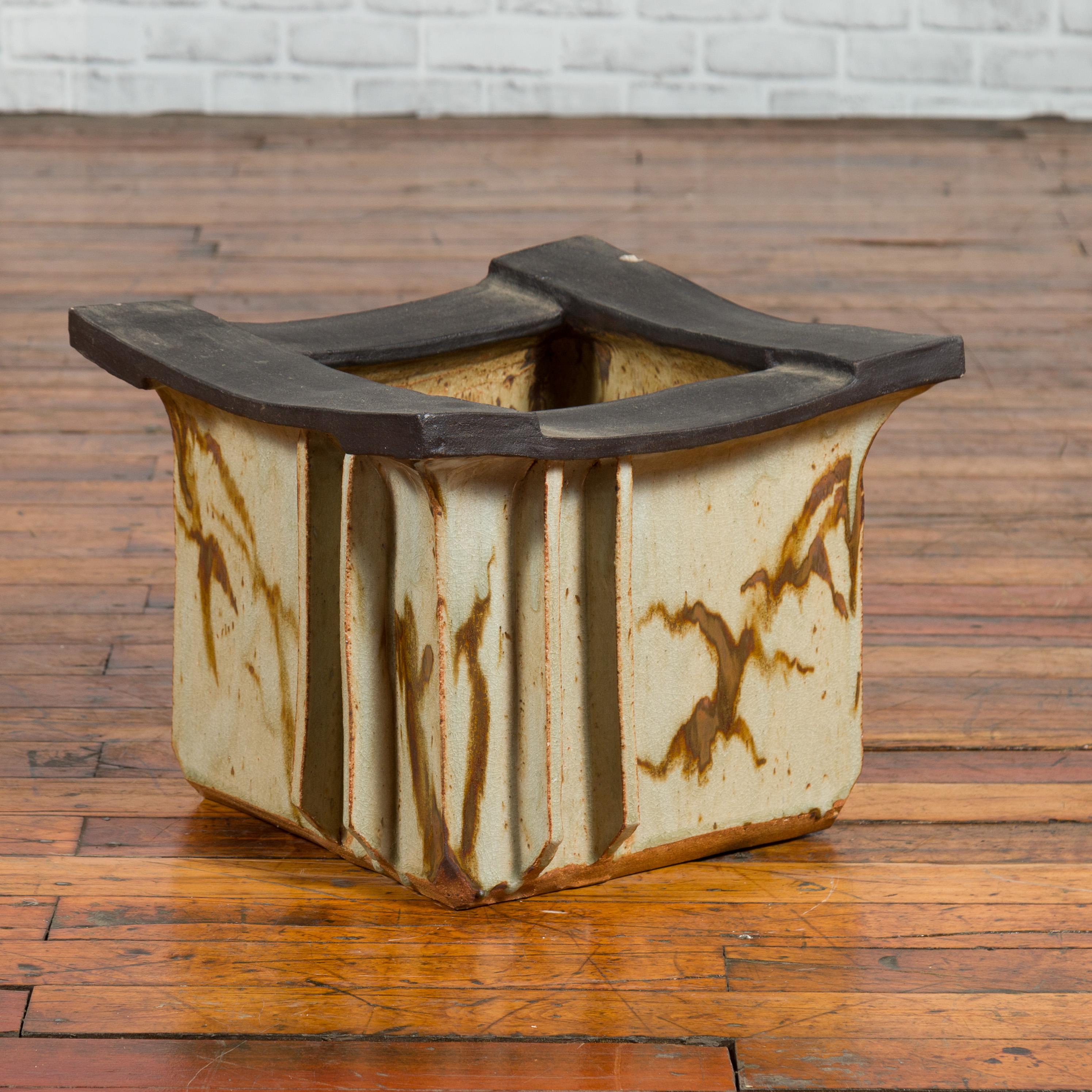 A Japanese Taisho period hibachi from the early 20th century, with glazed motifs and black edges. Created in Japan during the first quarter of the 20th century, this hibachi will make for a great planter of jardinière. Showcasing contrasting colors