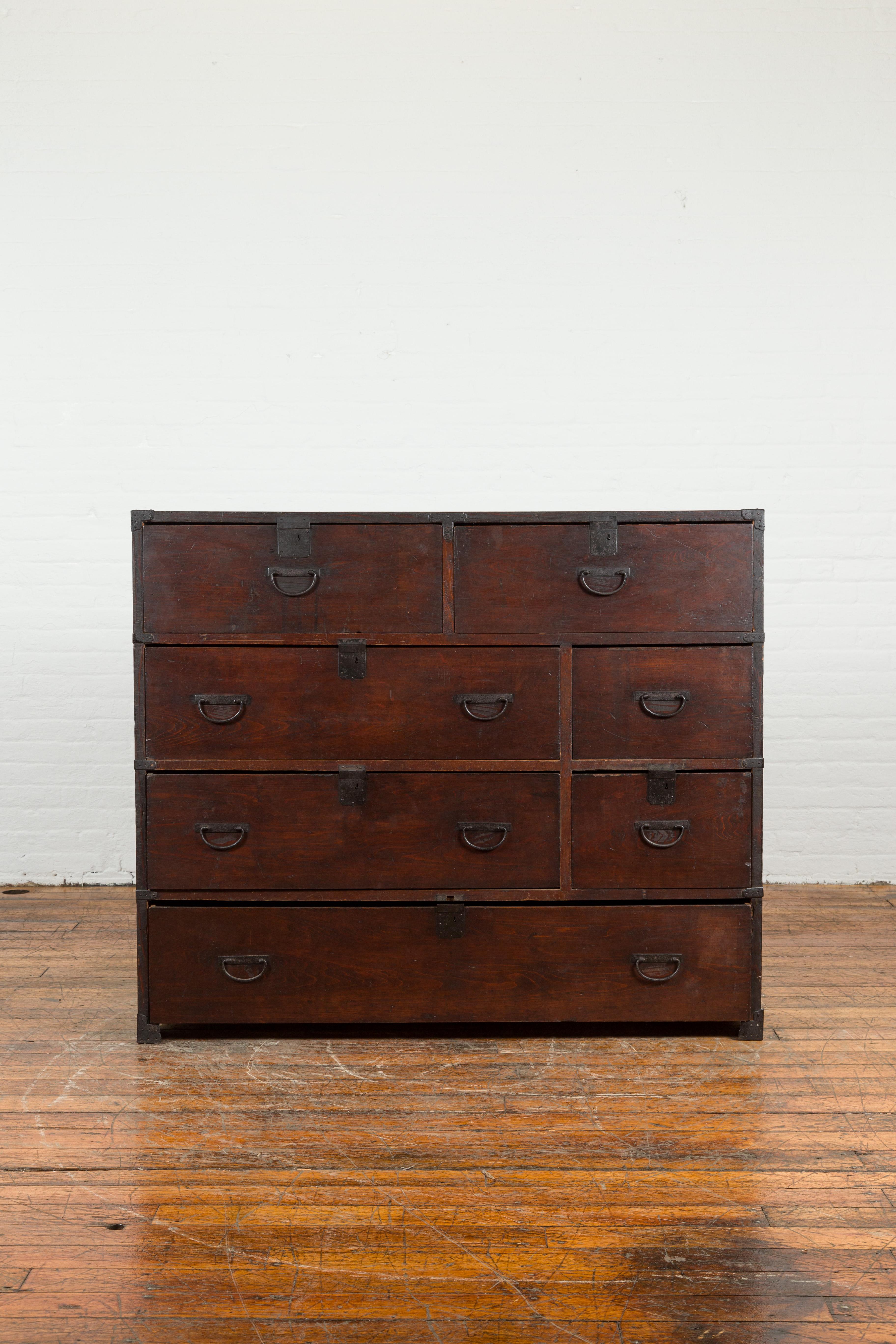 Japanese Taishō Period Early 20th Century Keyaki Wood Tansu Clothing Chest In Good Condition In Yonkers, NY