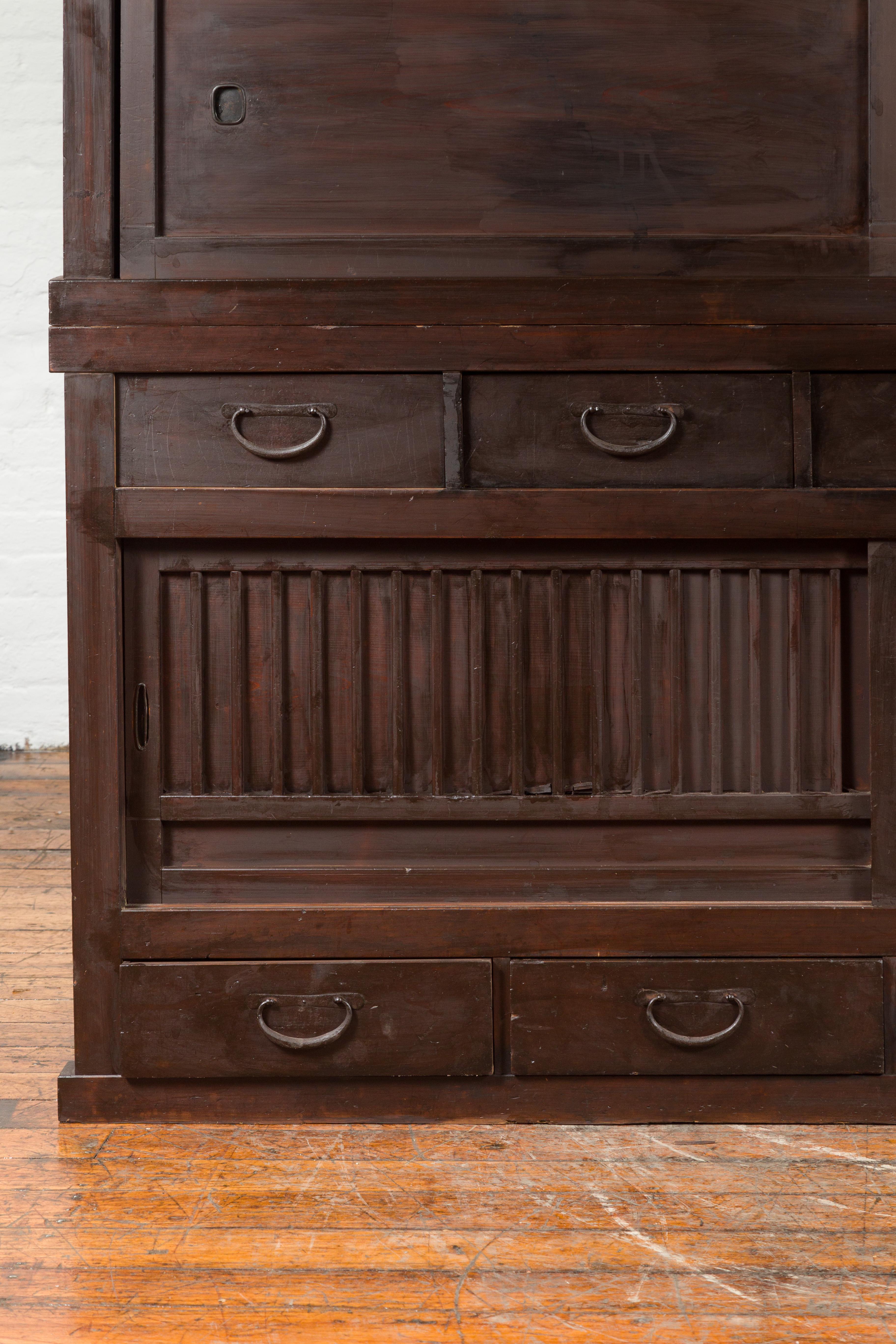 Mobile da cucina giapponese del periodo Taishō, inizio XX secolo, in legno Kiri Mizuya Dansu in vendita 3