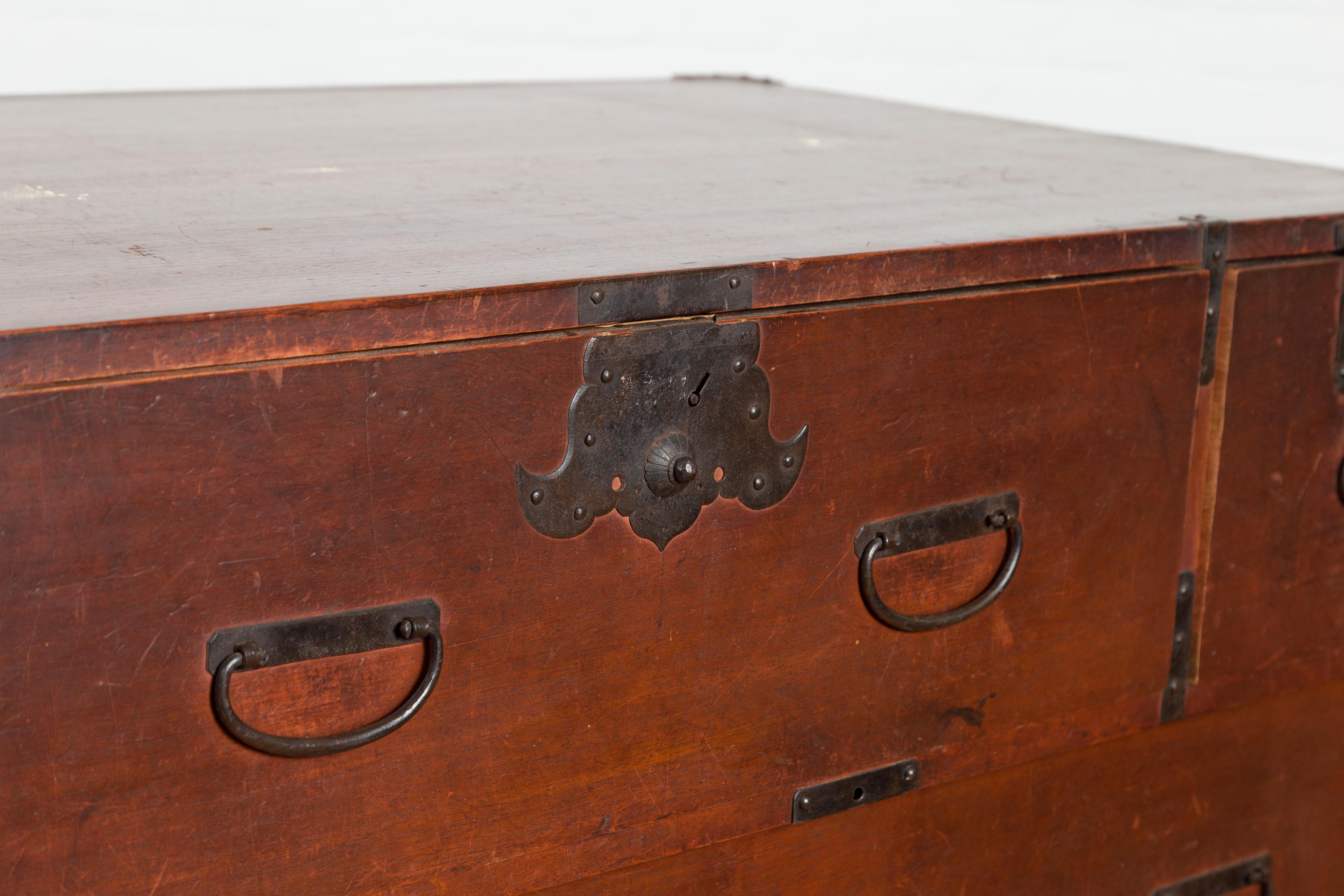 Japanese Taishō Period Early 20th Century Tansu Chest with Five Drawers For Sale 4