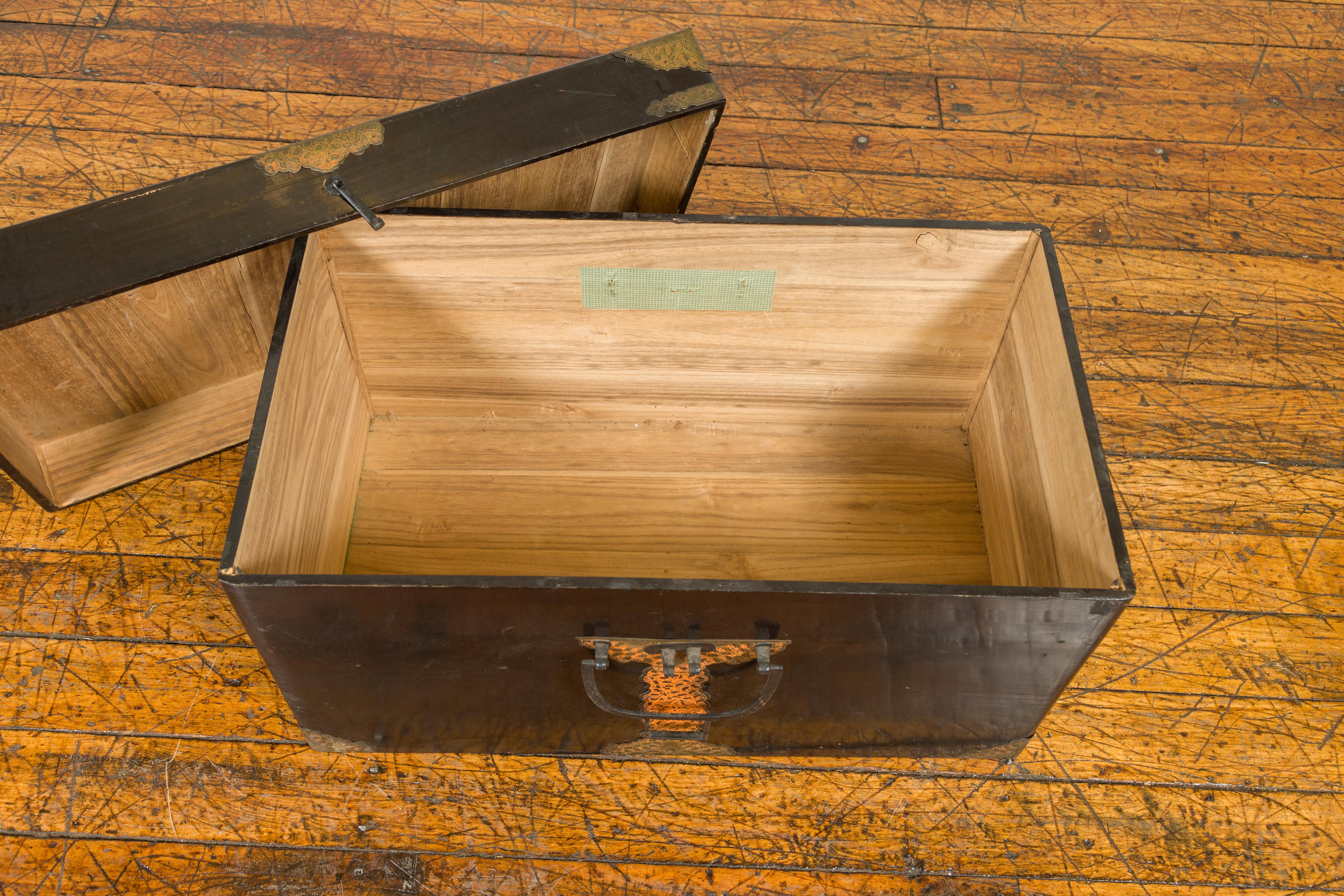 Japanese Taishō Period Kiri Wood Lidded Box with Cut Brass Foliage Hardware 7