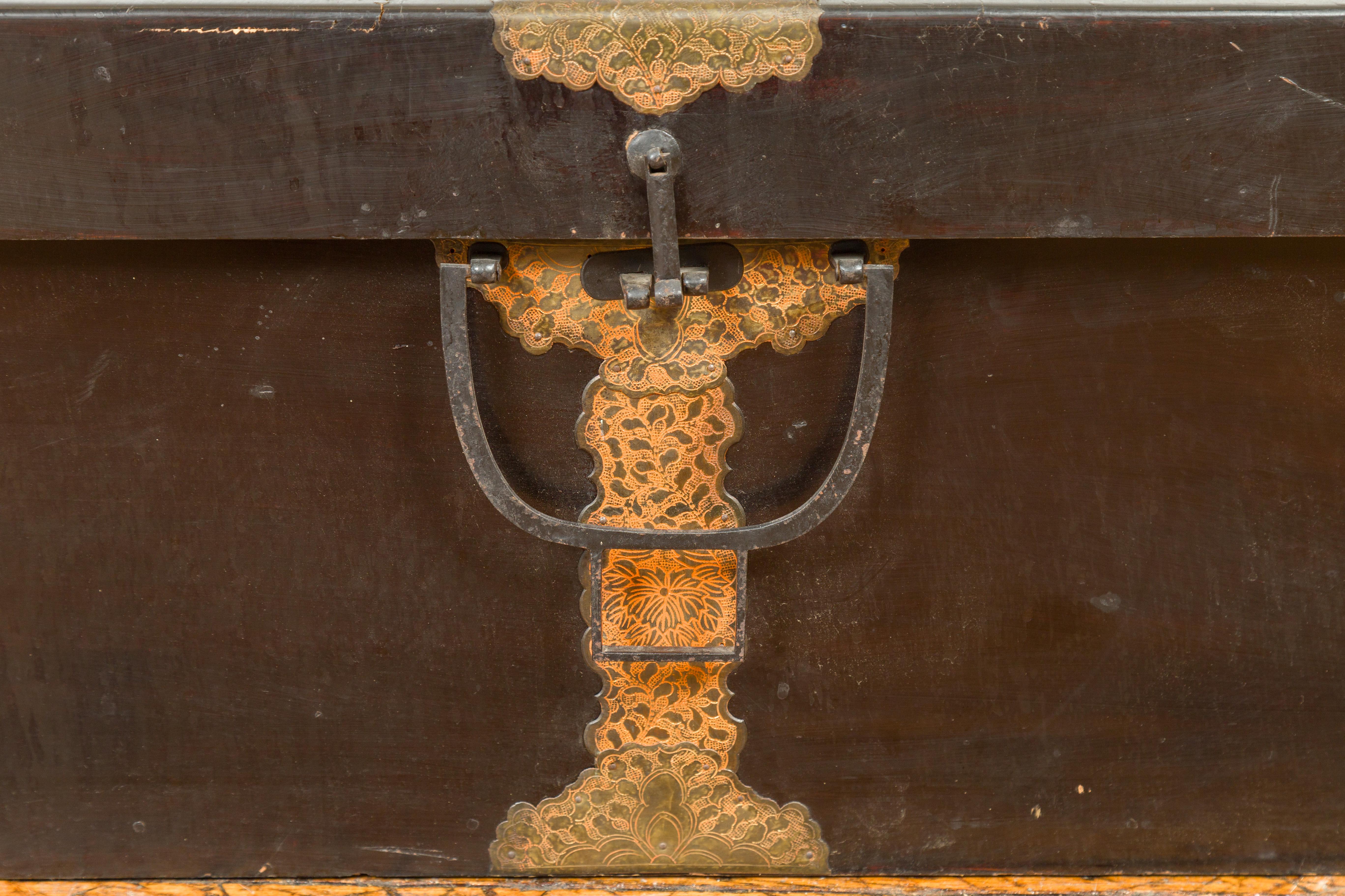 Japanese Taishō Period Kiri Wood Lidded Box with Cut Brass Foliage Hardware 4