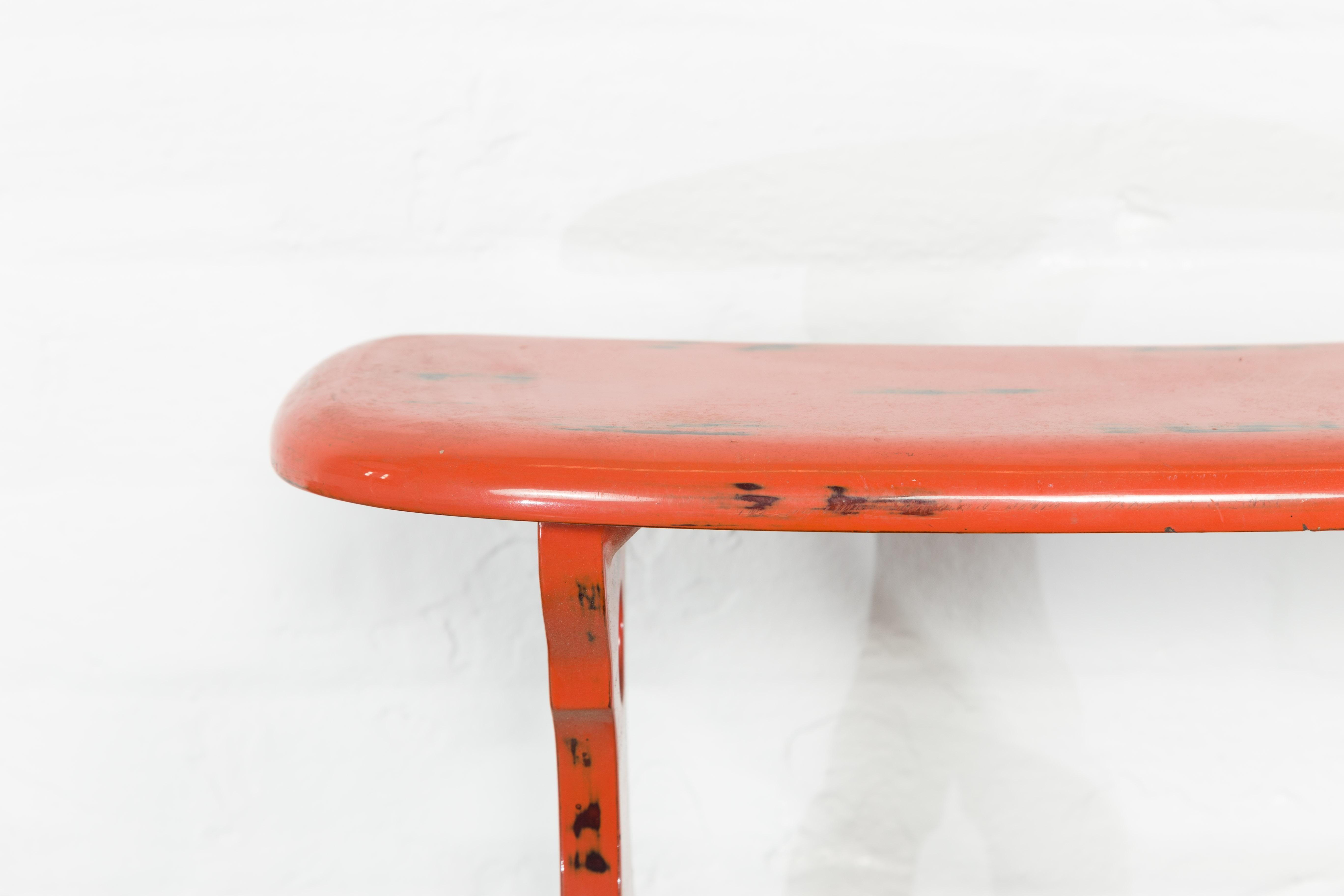 Lacquered Japanese Taishō Period Negora Lacquer Arm Stool with Cinnabar Color For Sale