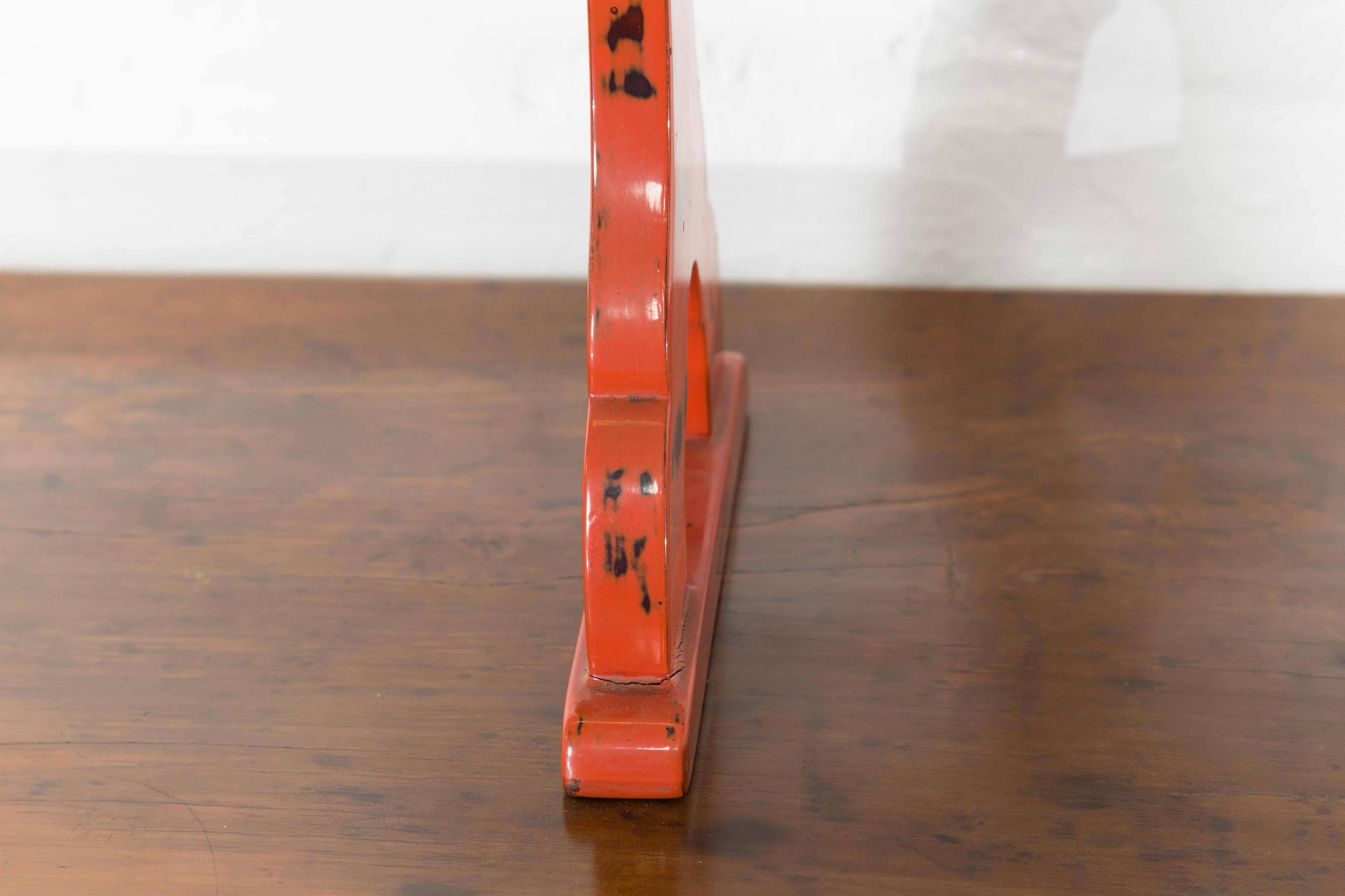 20th Century Japanese Taishō Period Negora Lacquer Arm Stool with Cinnabar Color For Sale