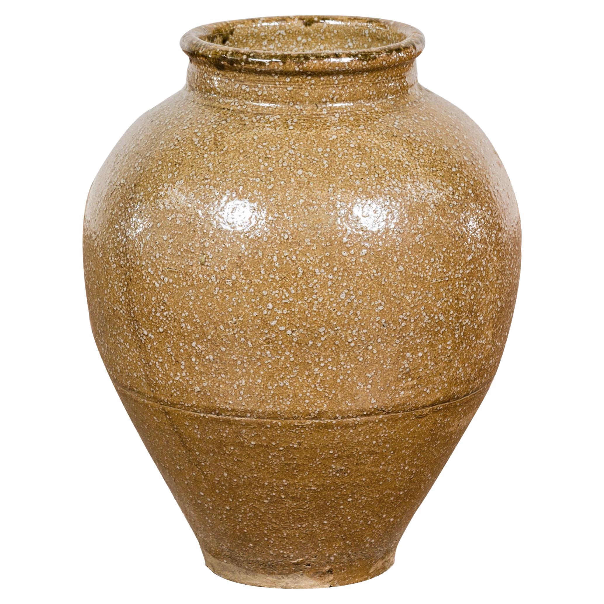 Japanische Vase aus der Taishō-Periode mit zweifarbiger Sandglasur und strukturierter Oberfläche, um 1900
