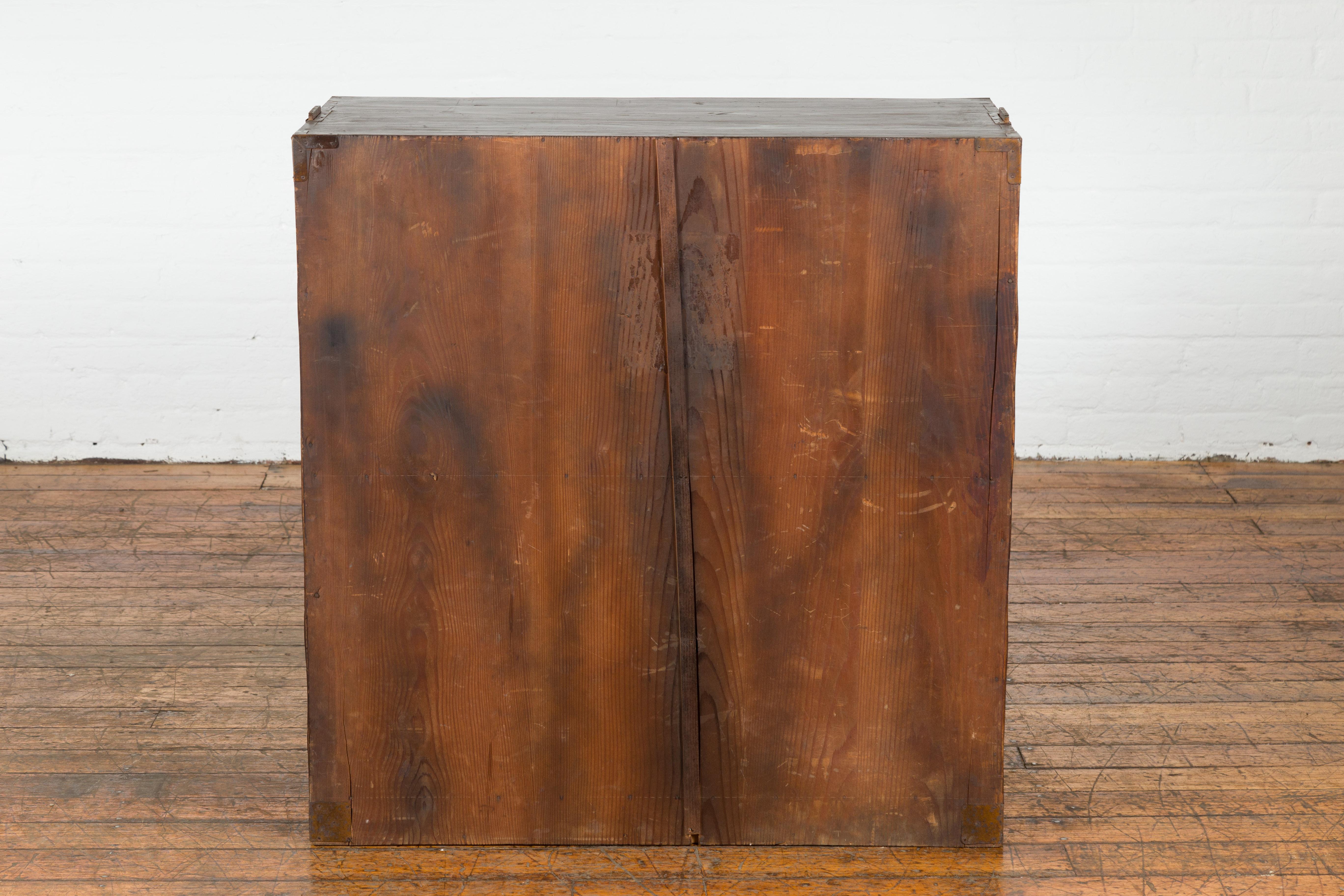 Dunkel Brown Antike Holz Tansu Dresser Chest im Angebot 10