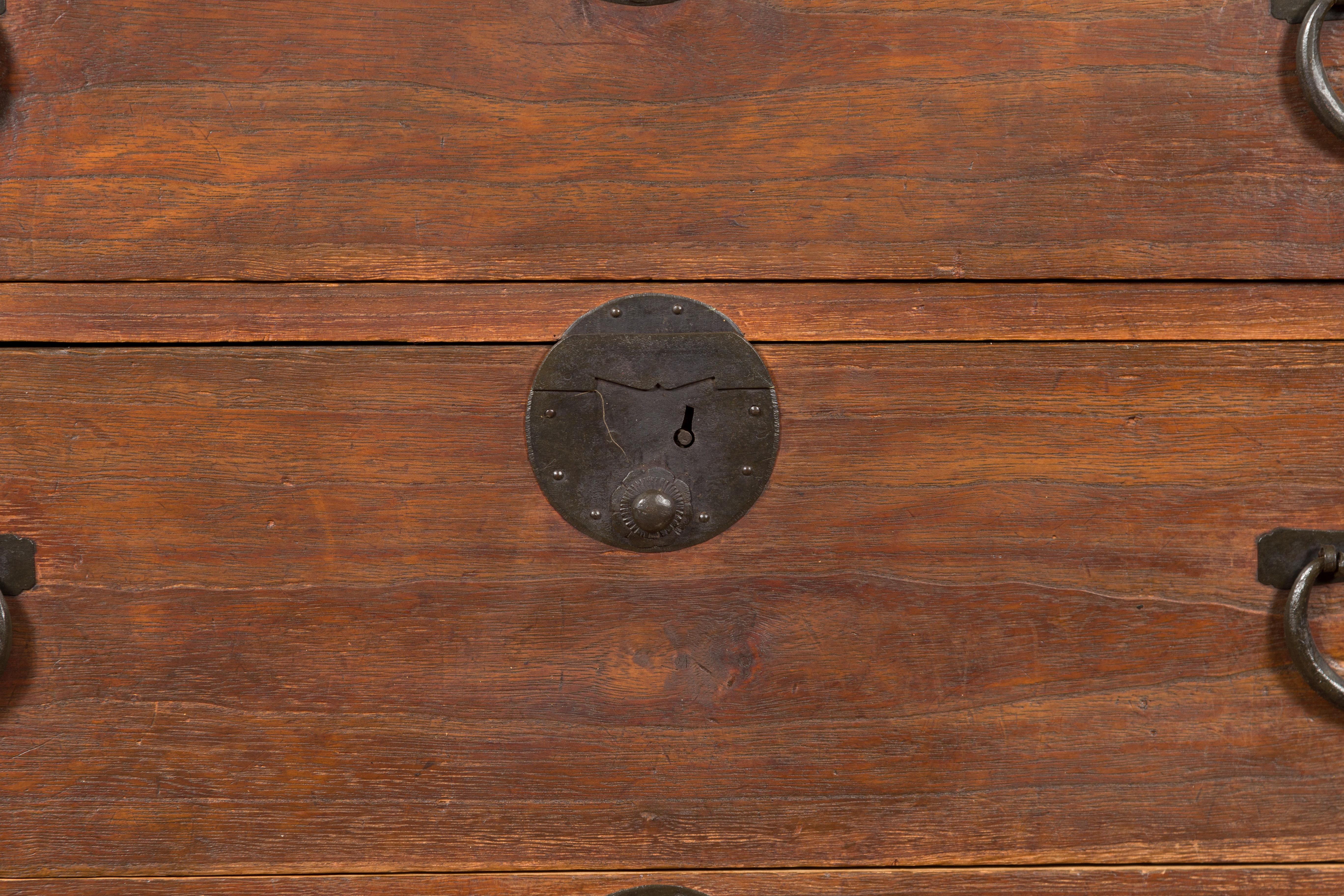 Japanese Taishō Tansu Chest in Isho-Dansu Style with Six Drawers and Safe For Sale 6