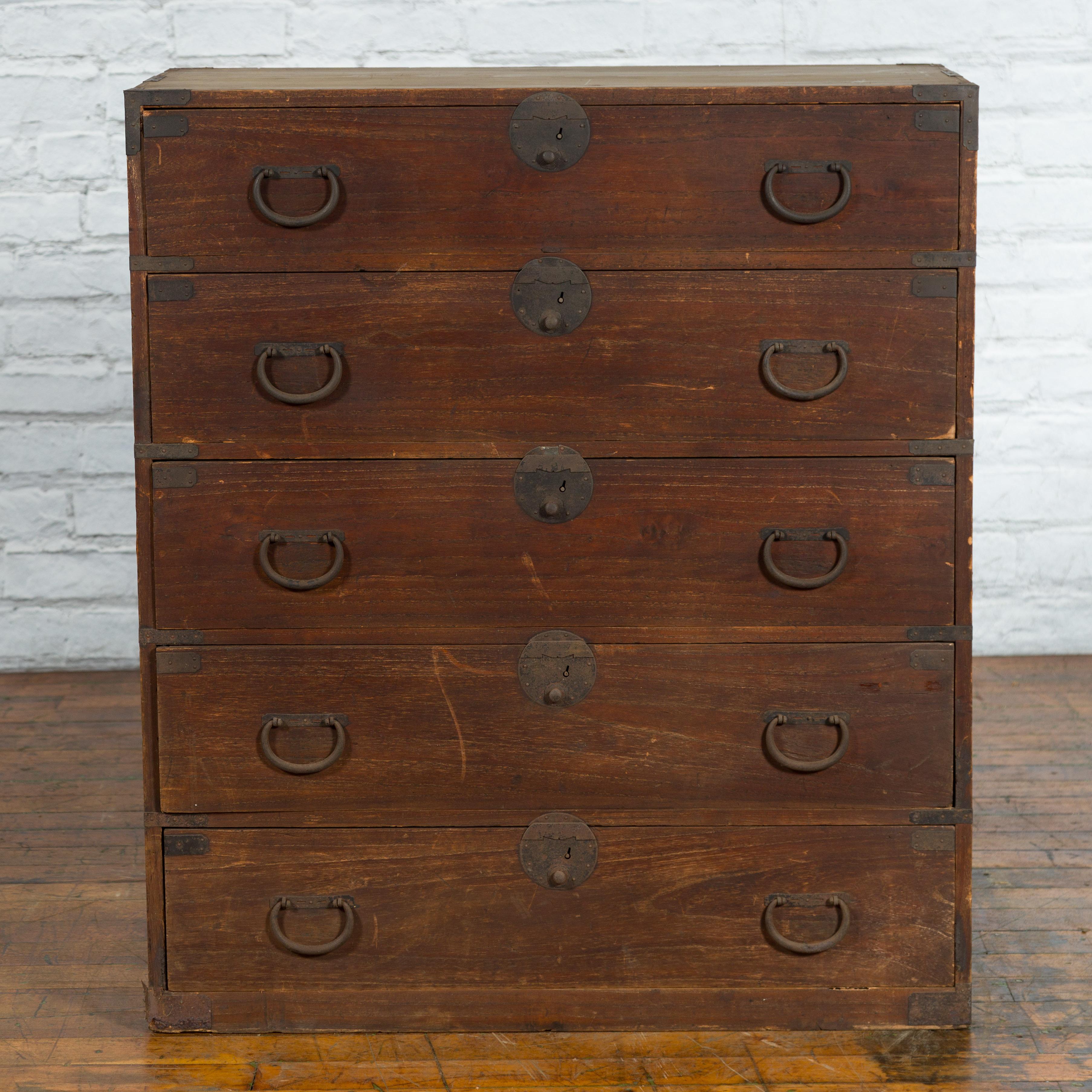 Japanese Taishō Tansu Clothing Chest in Isho-Dansu Style with Five Drawers In Good Condition In Yonkers, NY