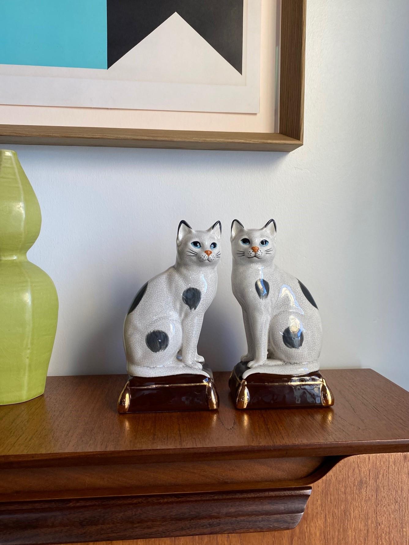 Japanese Takahashi Porcelain Cat Figures Bookends In Good Condition In San Diego, CA