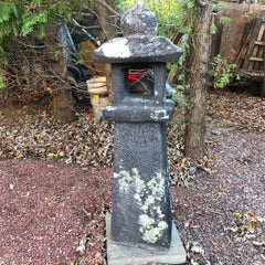 Grande lanterne de cheminée japonaise ancienne en pierre Arts & Crafts, 30