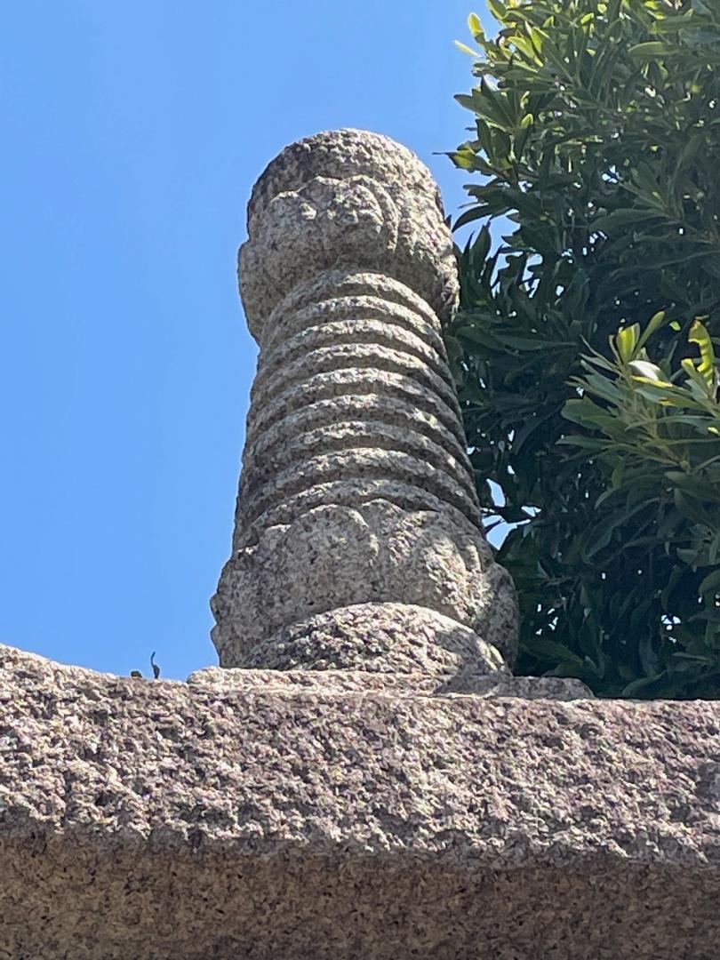 Japanischer großer antiker Buddha Sieben Dach  Stone Pagode – beste der Klasse, 13,5 Fuß hoch im Zustand „Gut“ im Angebot in South Burlington, VT