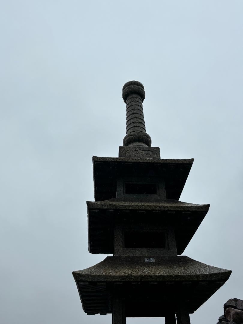 Grande pagode japonaise ancienne à cinq éléments en pierre de 180 pouces - la meilleure de sa classe en vente 1