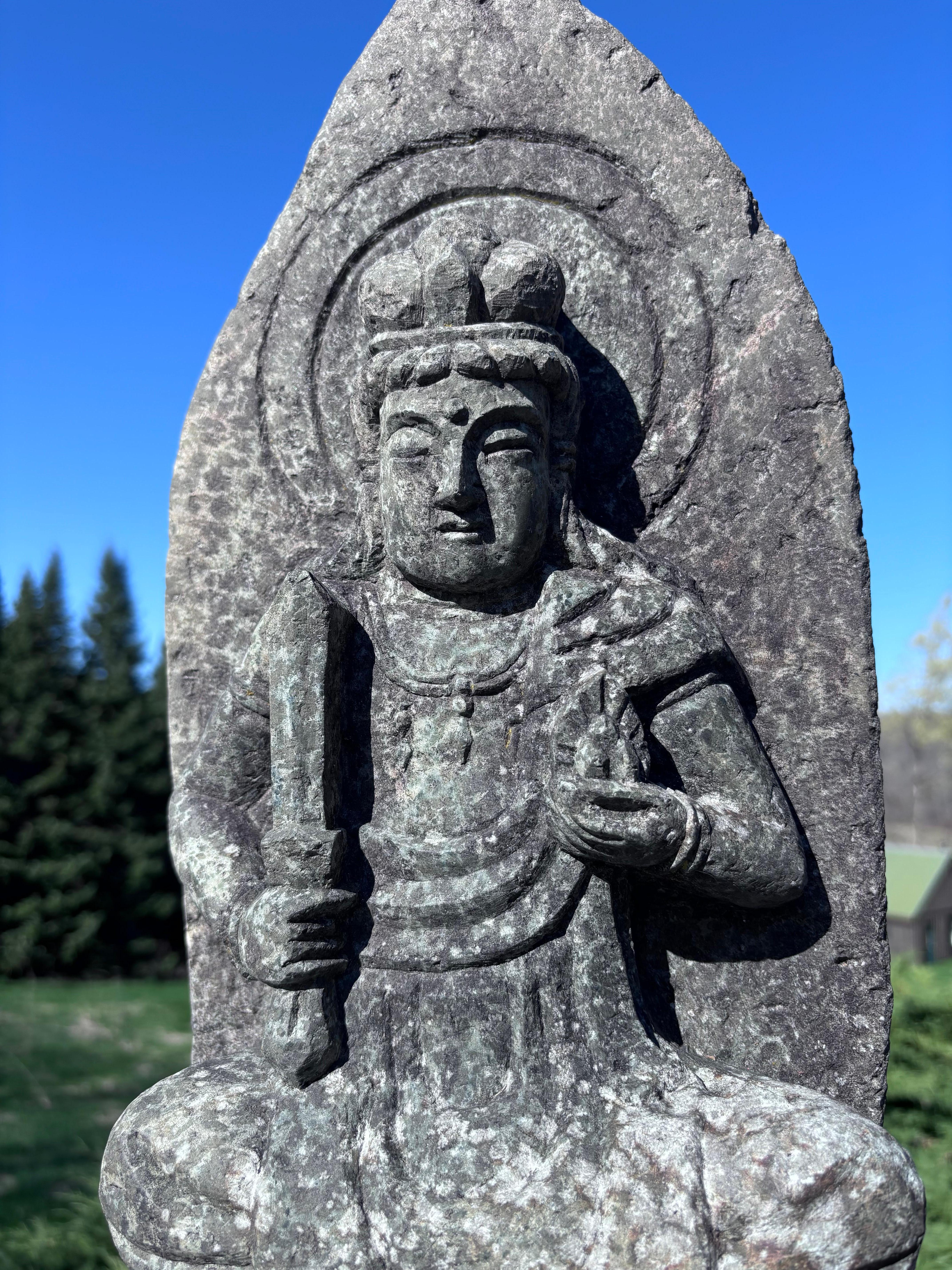 Sculpté à la main Grand bouddha japonais ancien en pierre de jardin couronné Shakyamuni 25