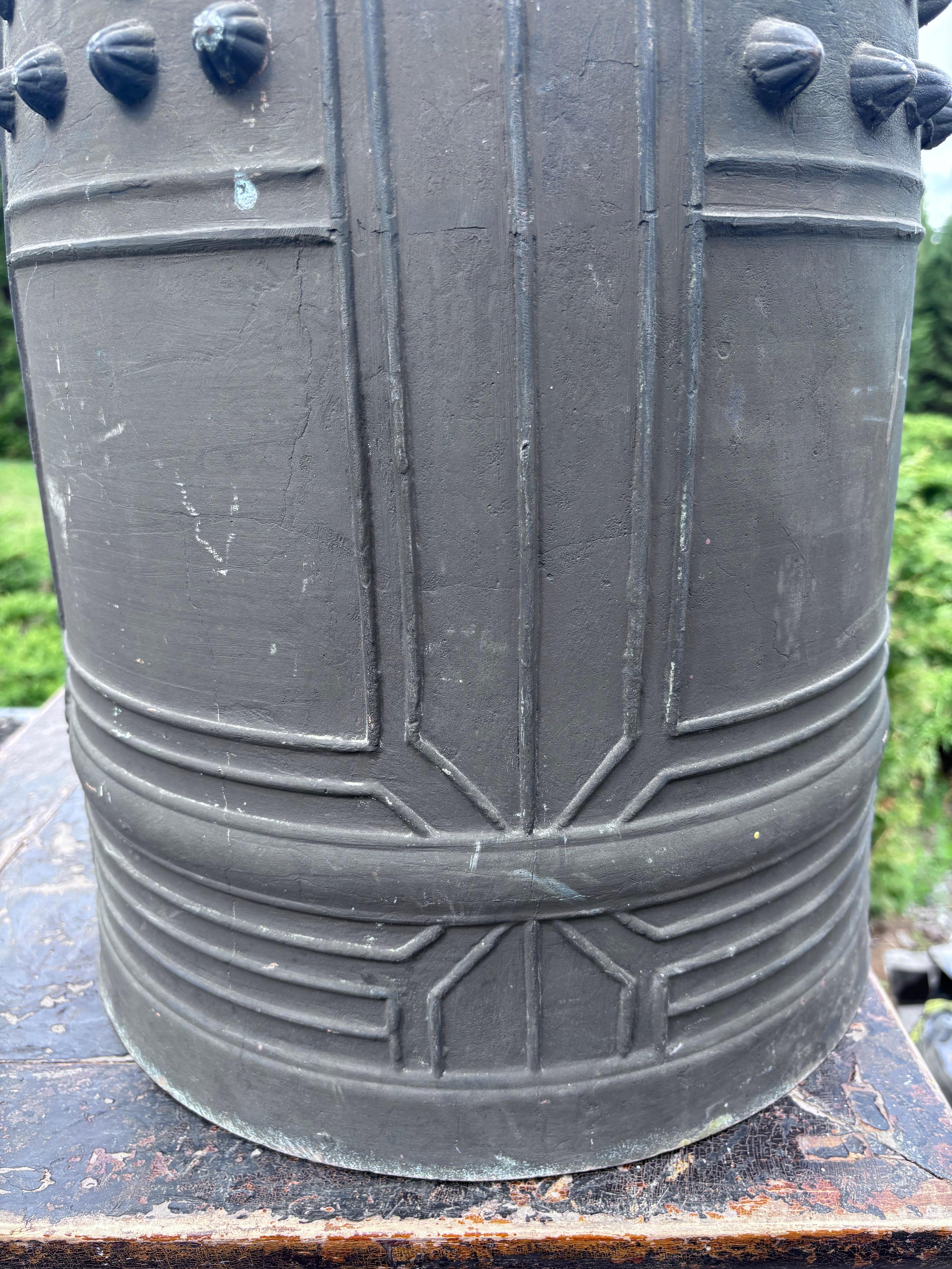 Campana da giardino Bonsho giapponese alta, antica e grande, in bronzo, con suono deciso, 23 pollici In condizioni buone in vendita a South Burlington, VT