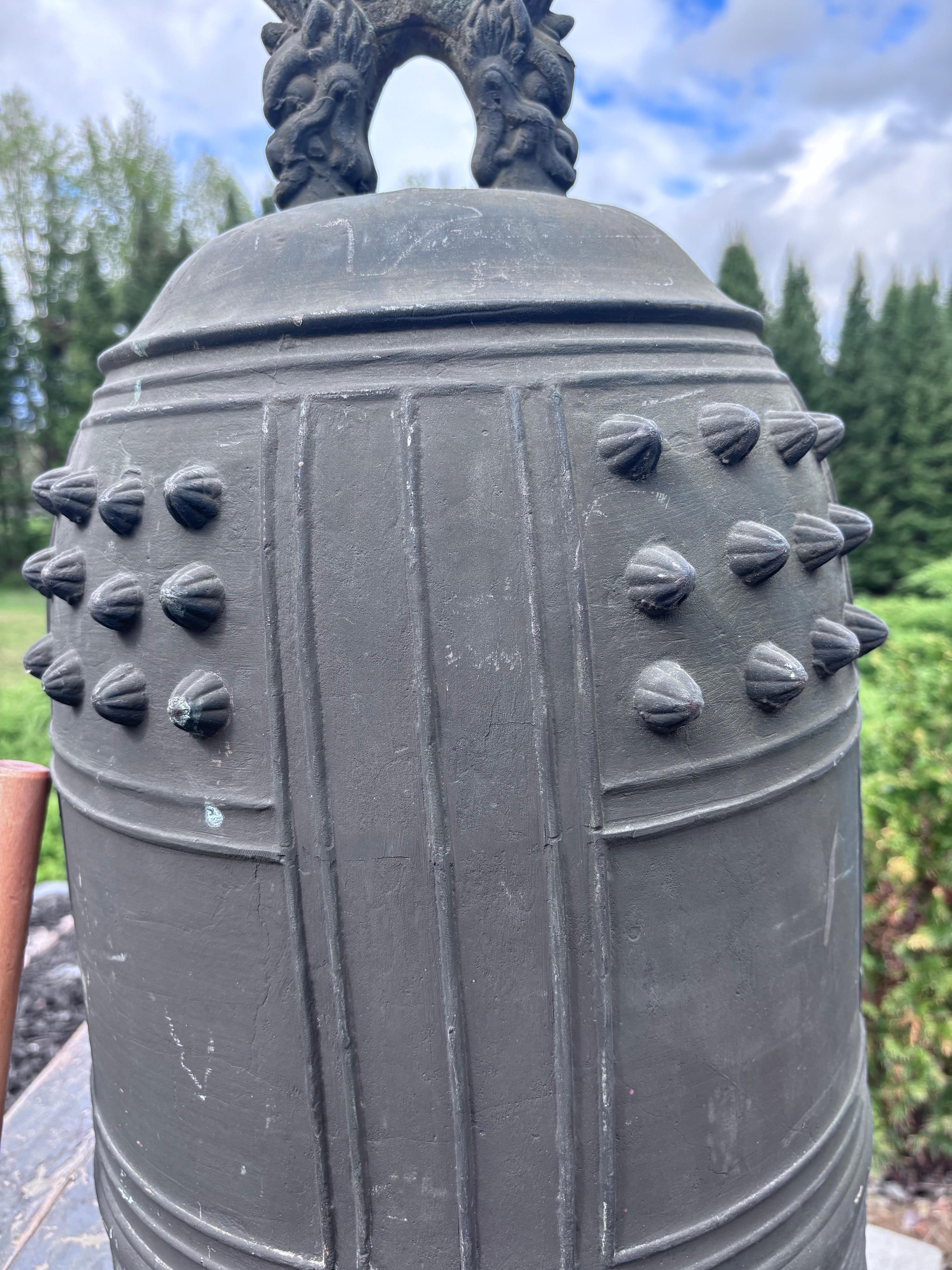 Bronzo Campana da giardino Bonsho giapponese alta, antica e grande, in bronzo, con suono deciso, 23 pollici in vendita