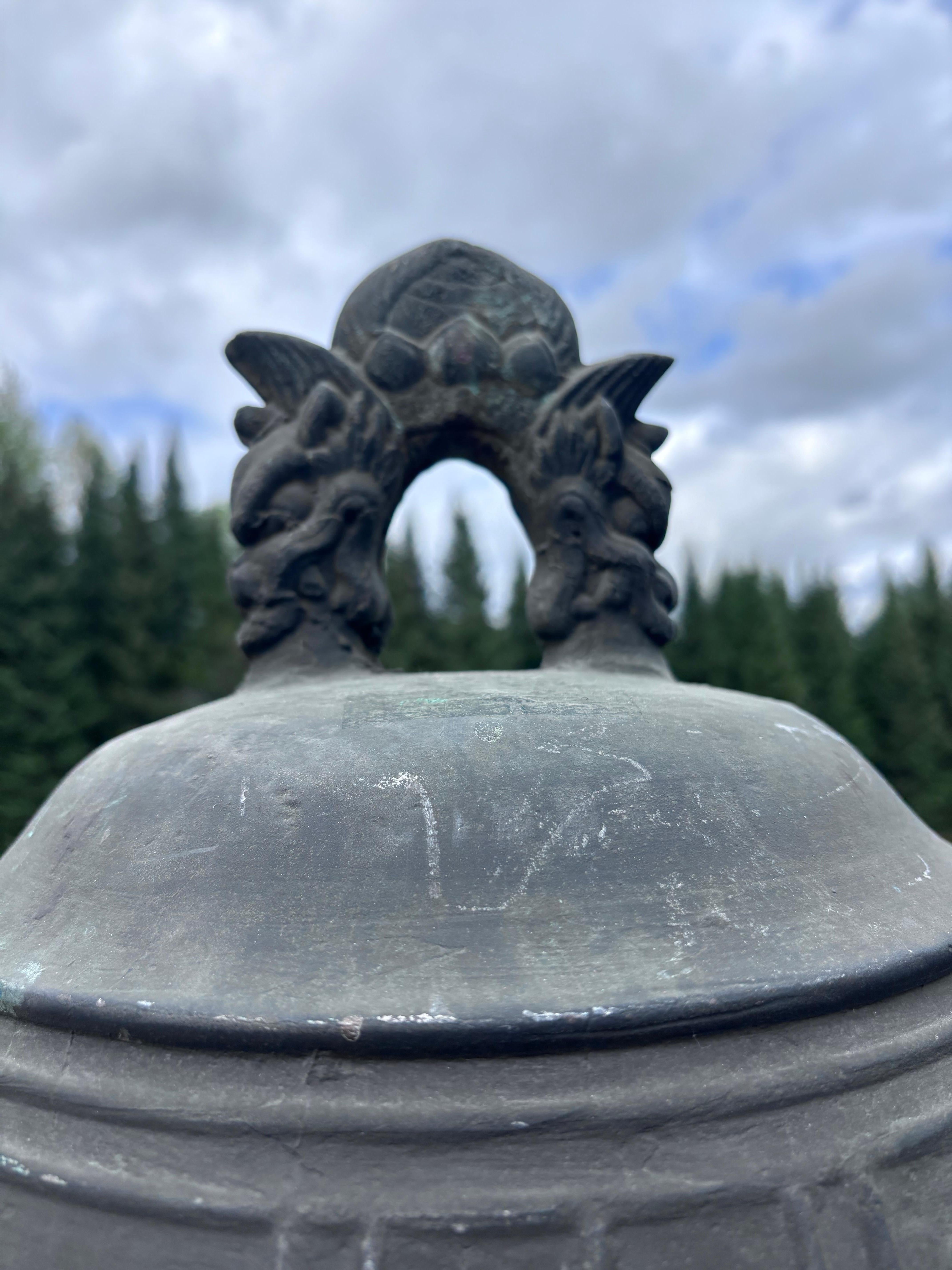 Campana da giardino Bonsho giapponese alta, antica e grande, in bronzo, con suono deciso, 23 pollici in vendita 1