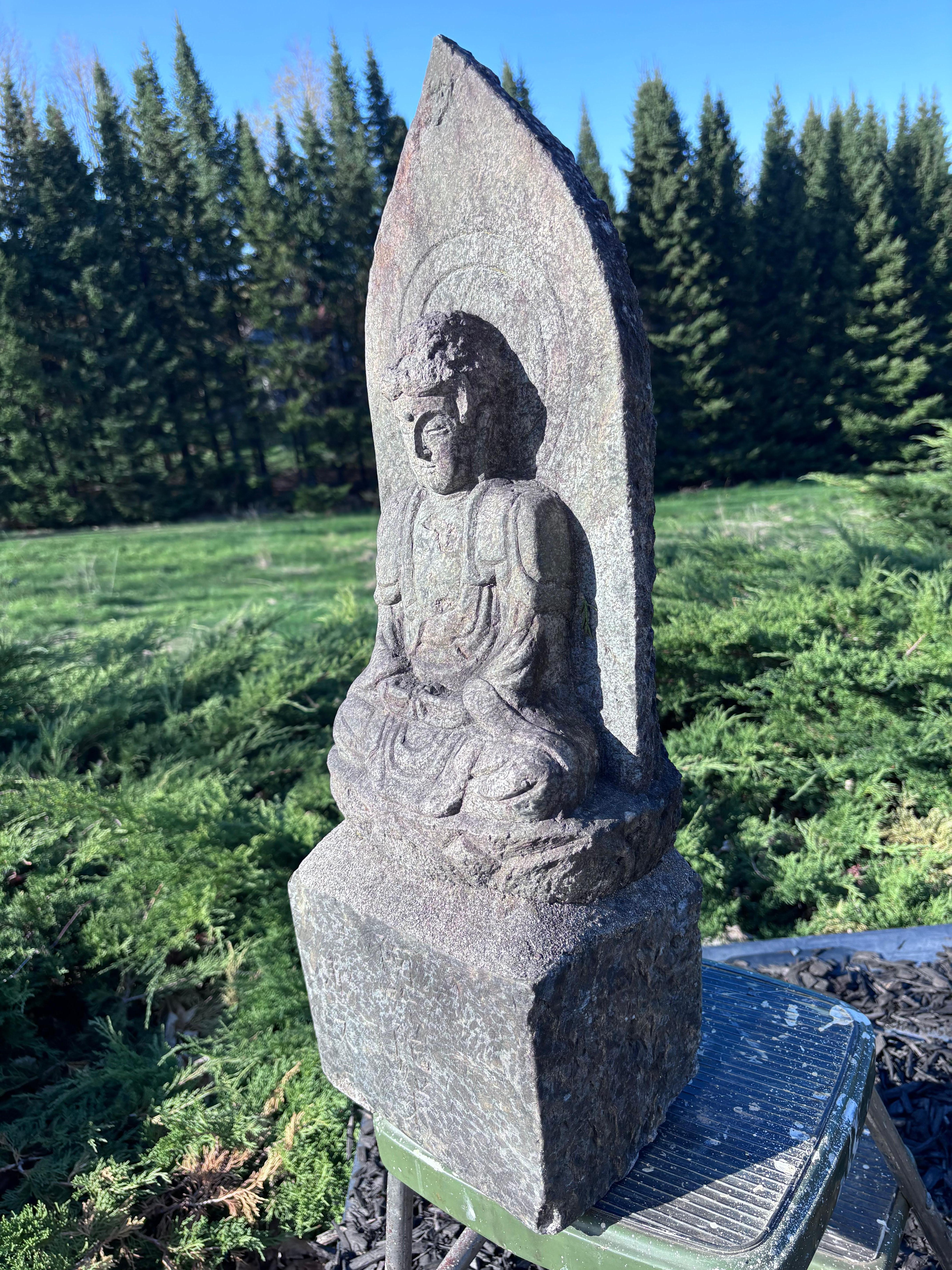 Grand bouddha de méditation japonais en pierre ancienne Shakyamuni 26 pouces en vente 2