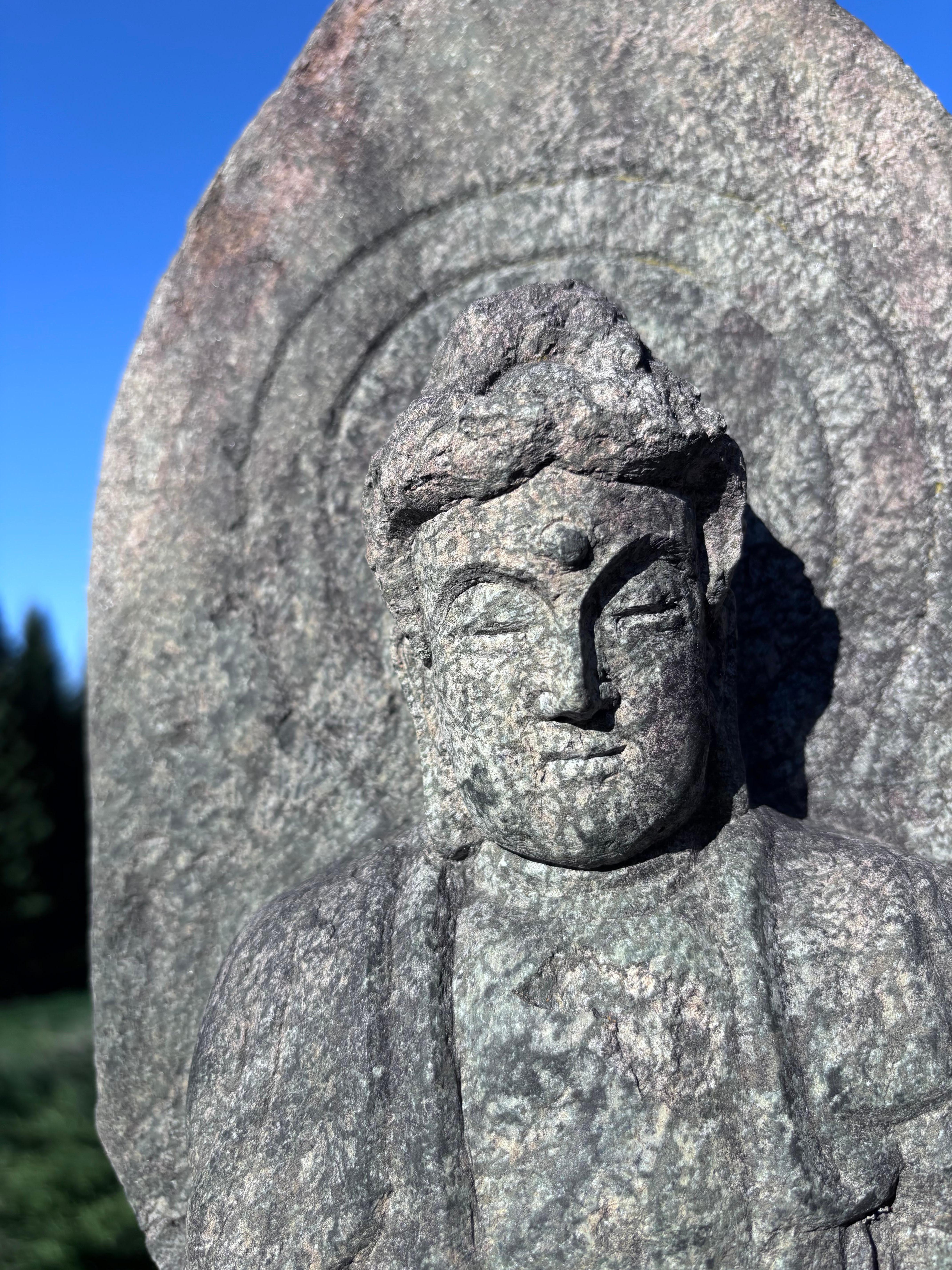 Japonais Grand bouddha de méditation japonais en pierre ancienne Shakyamuni 26 pouces en vente