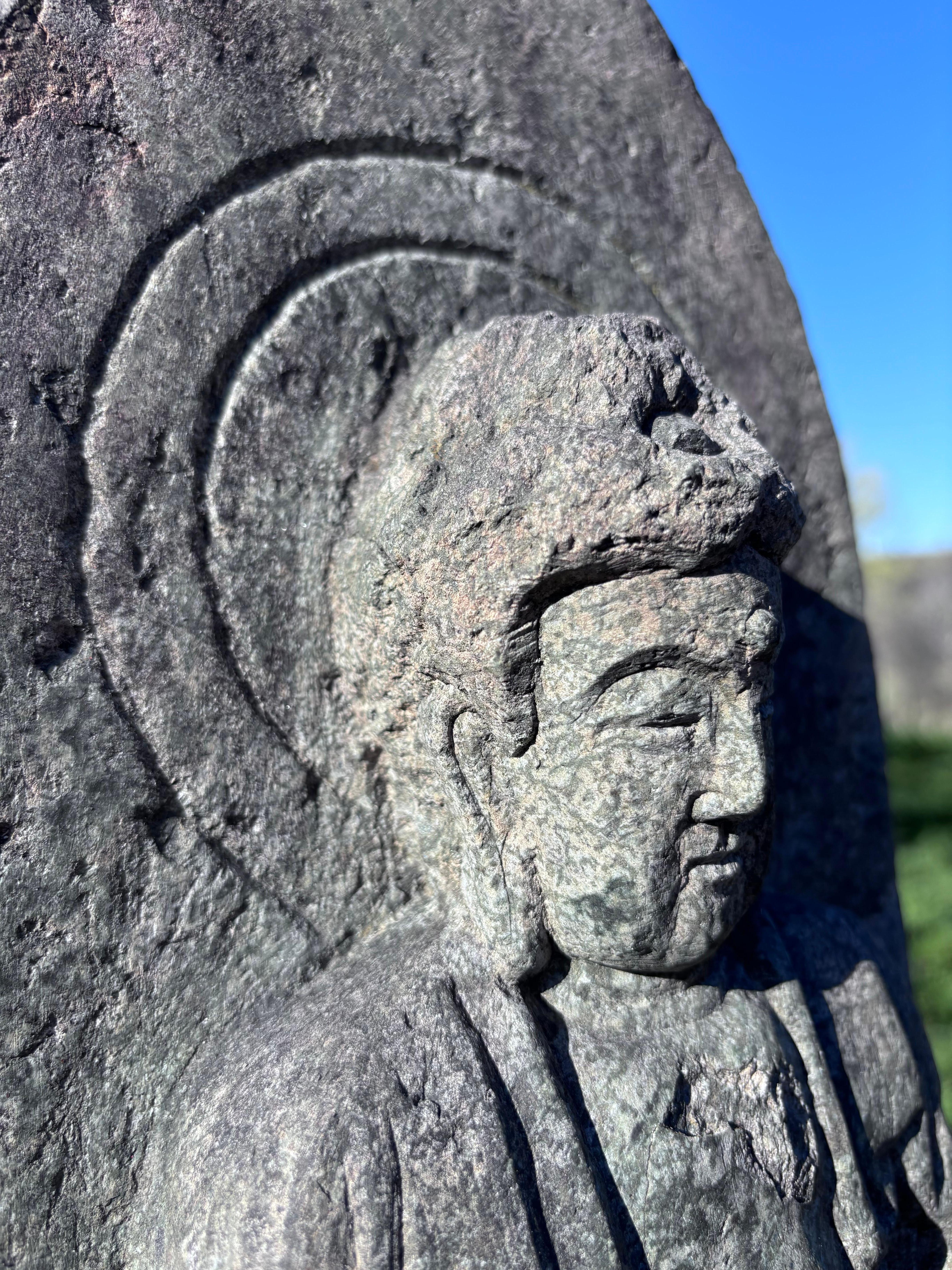 Sculpté à la main Grand bouddha de méditation japonais en pierre ancienne Shakyamuni 26 pouces en vente
