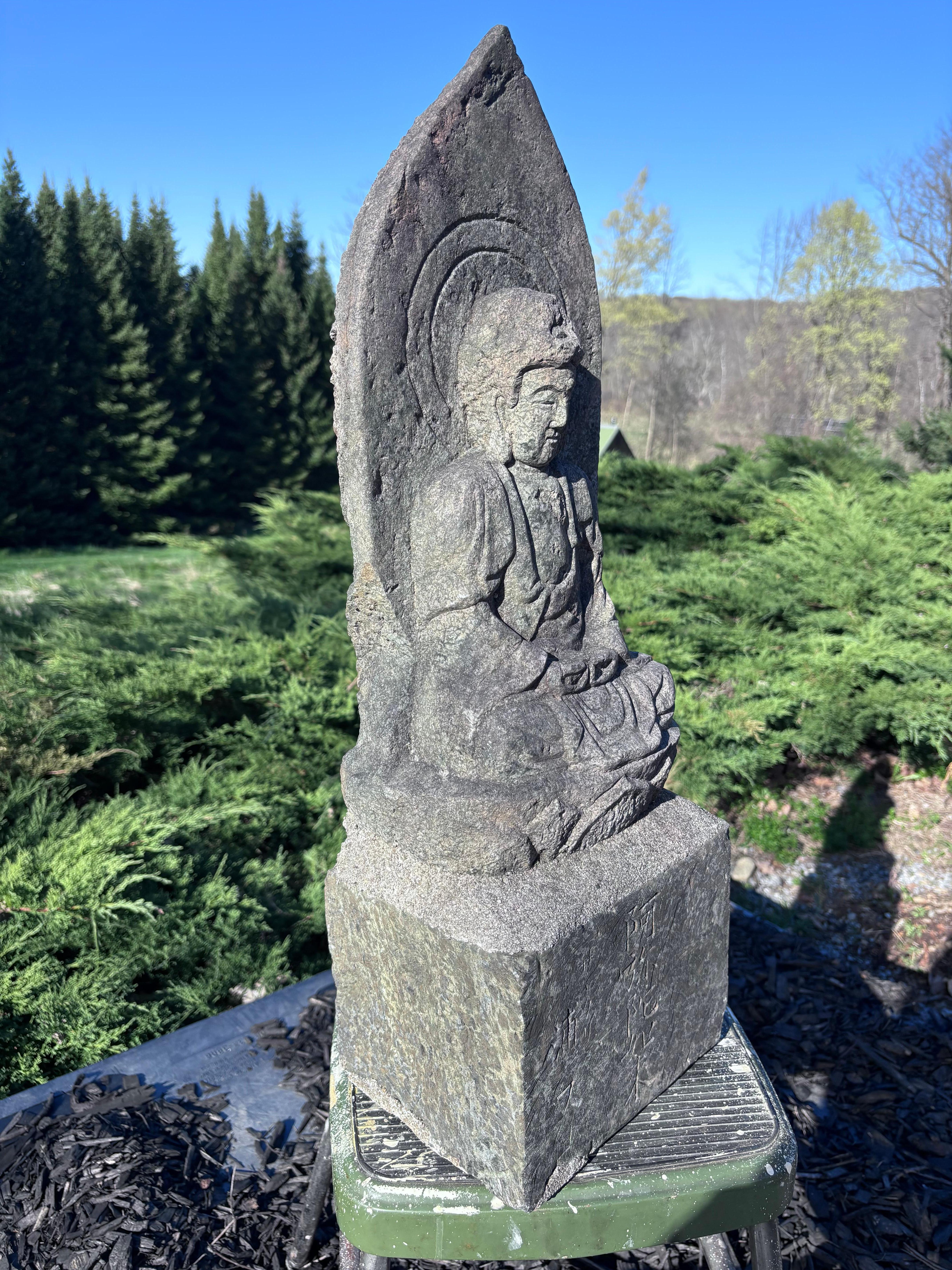 Grand bouddha de méditation japonais en pierre ancienne Shakyamuni 26 pouces en vente 1