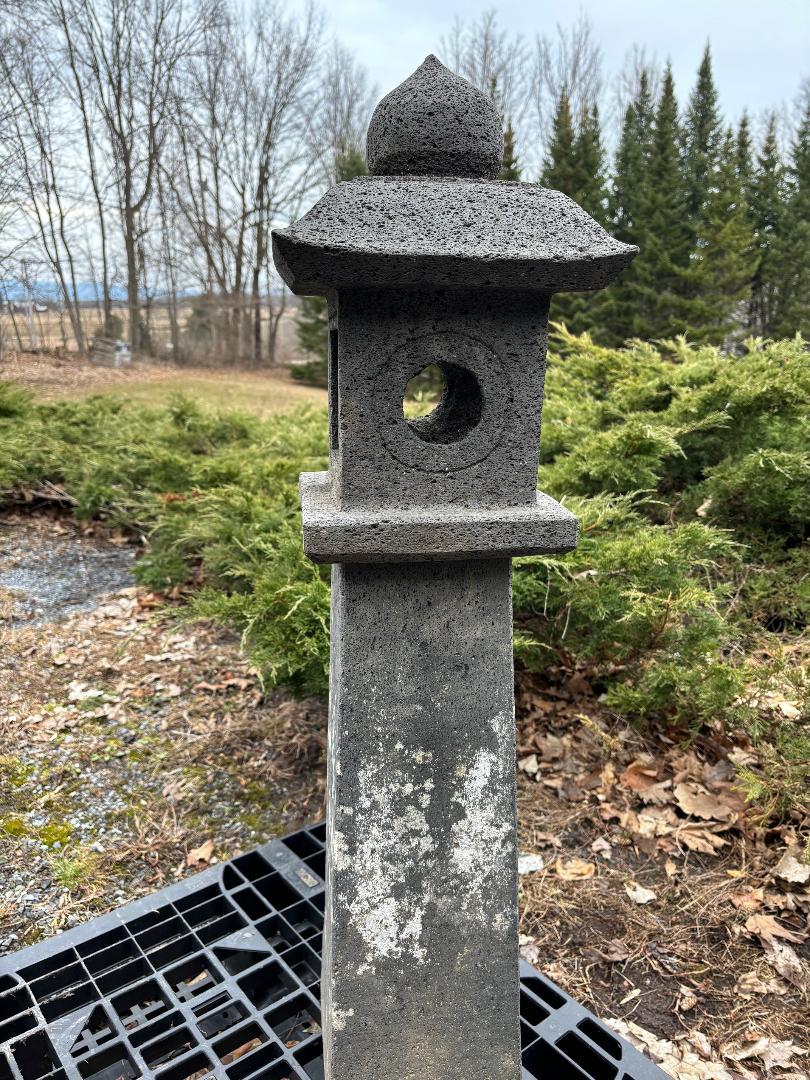 Japanische große antike Stein-Sonnen- und Mond-pfadlaterne mit schönen Details, 40