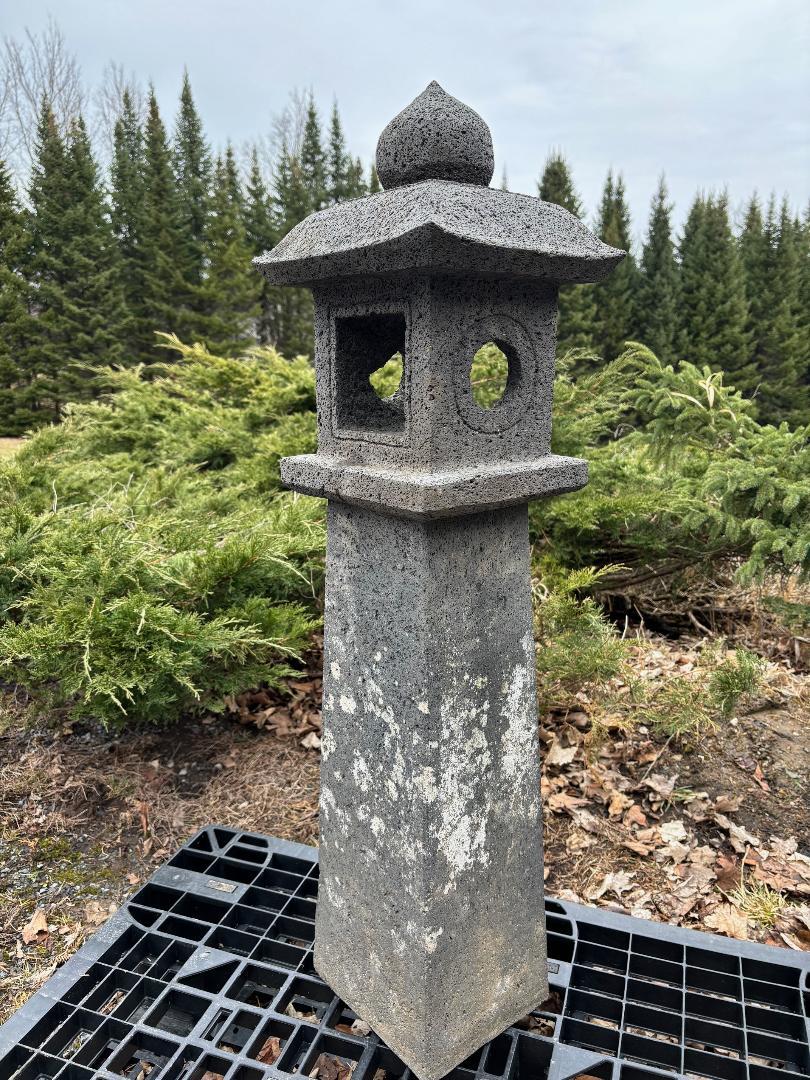 Japanische große antike Stein-Sonnen- und Mond-pfadlaterne mit schönen Details, 40