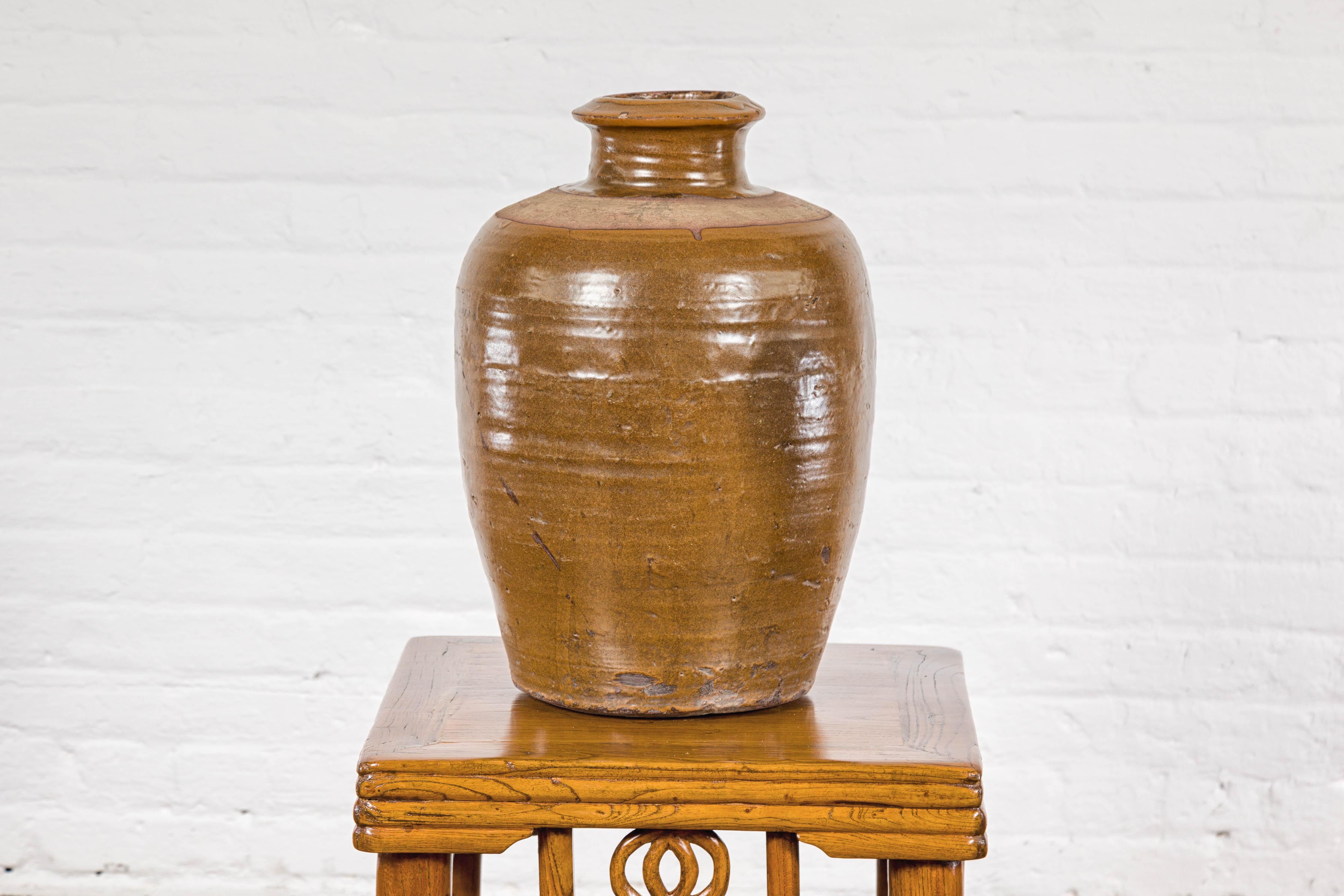Ware japonaise Tamba Tachikui  Vase à glaçure Brown avec calligraphie discrète en vente 4