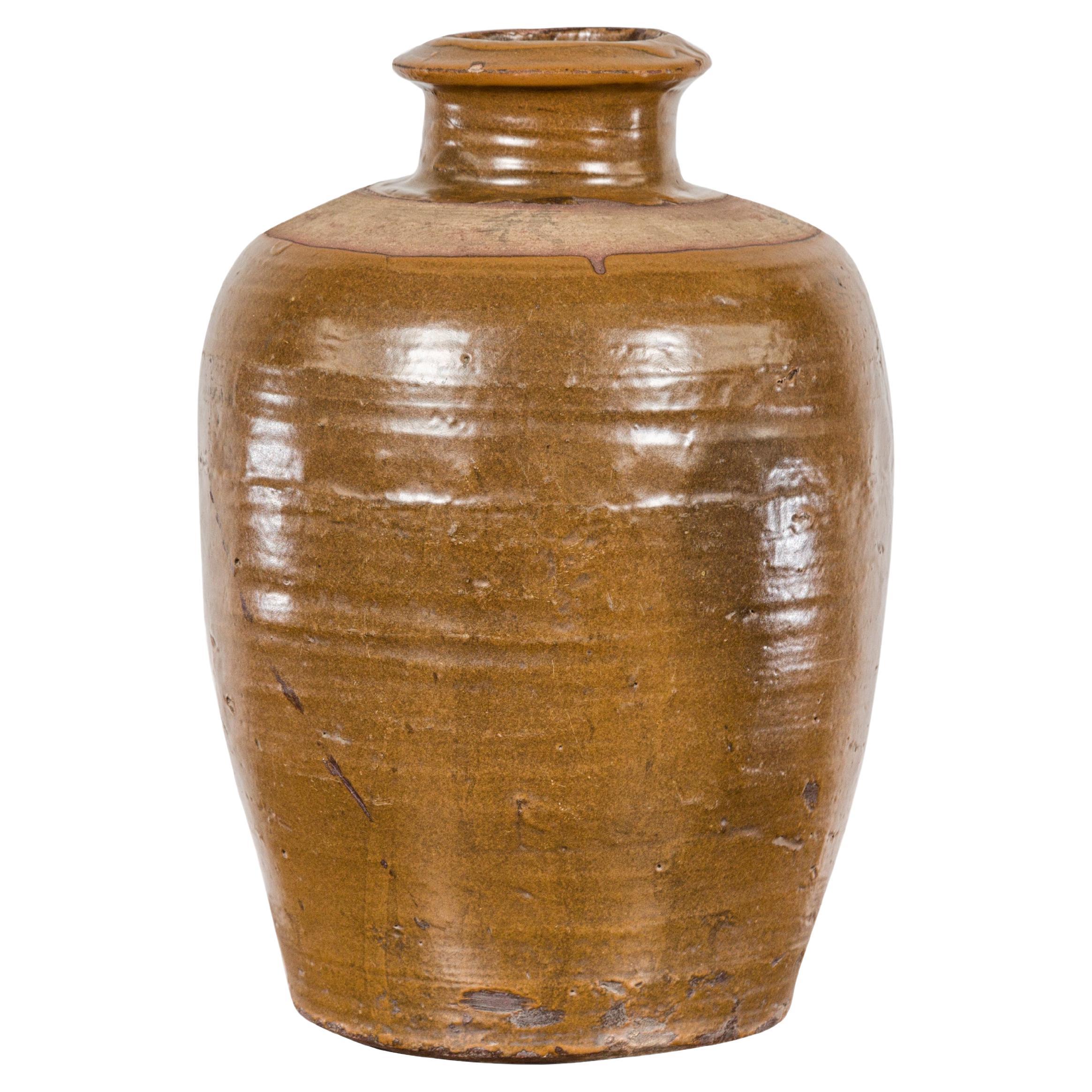 Ware japonaise Tamba Tachikui  Vase à glaçure Brown avec calligraphie discrète en vente