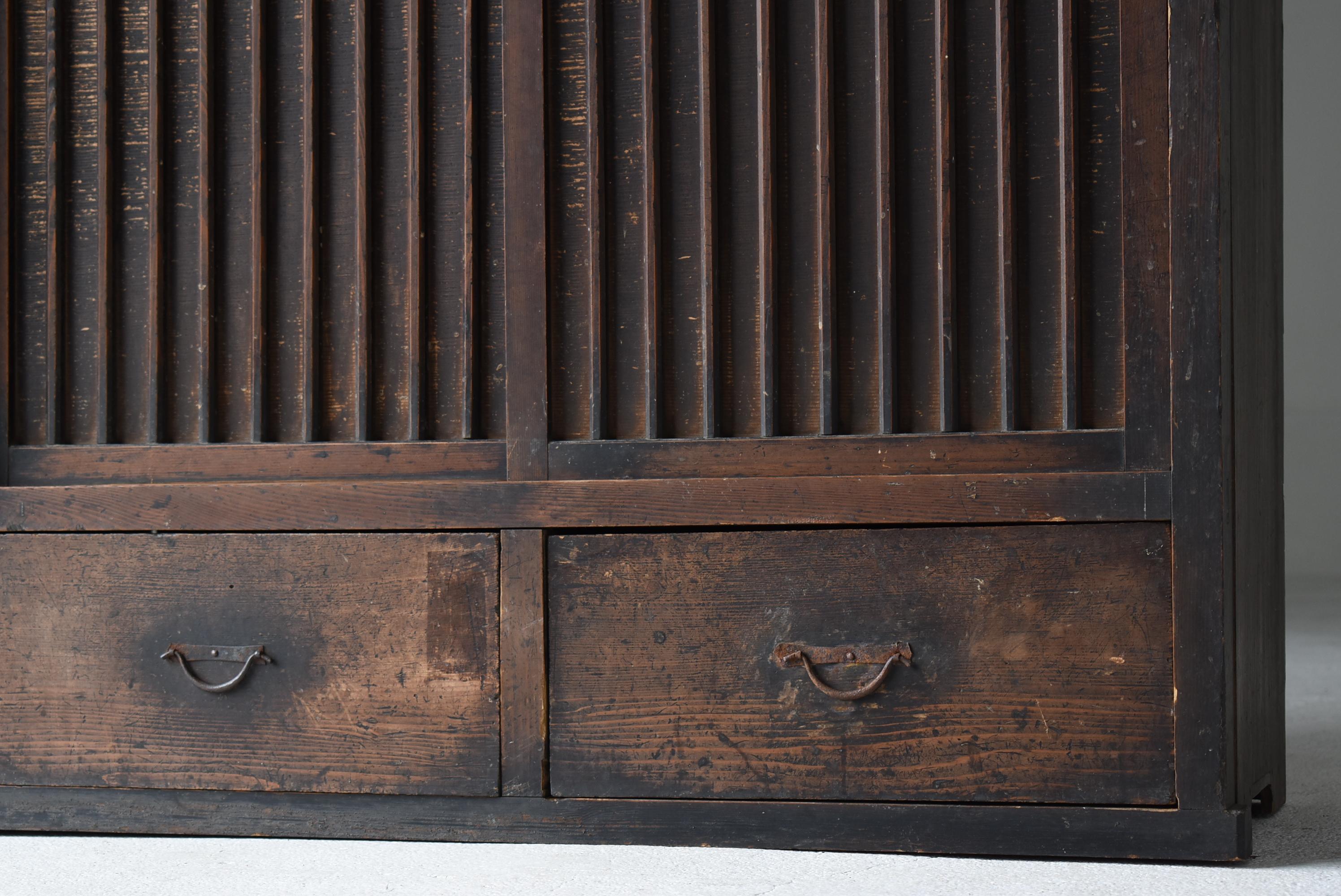 Japanese Antique Tansu 1860s-1900s / Cabinet Sideboard Wabisabi In Good Condition For Sale In Chōsei District Nagara, JP
