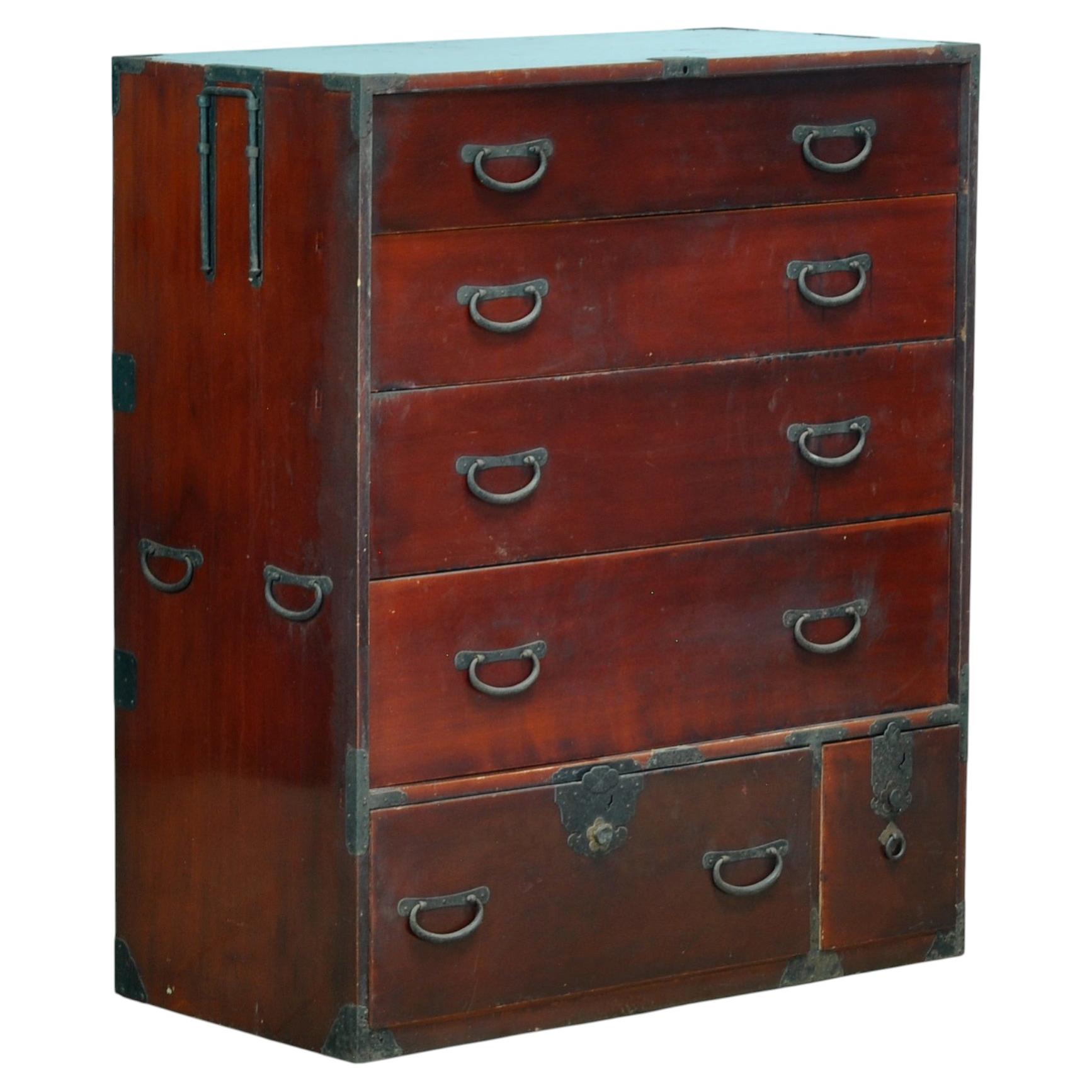 Japanische Tansu-Kommode, um 1870 im Angebot