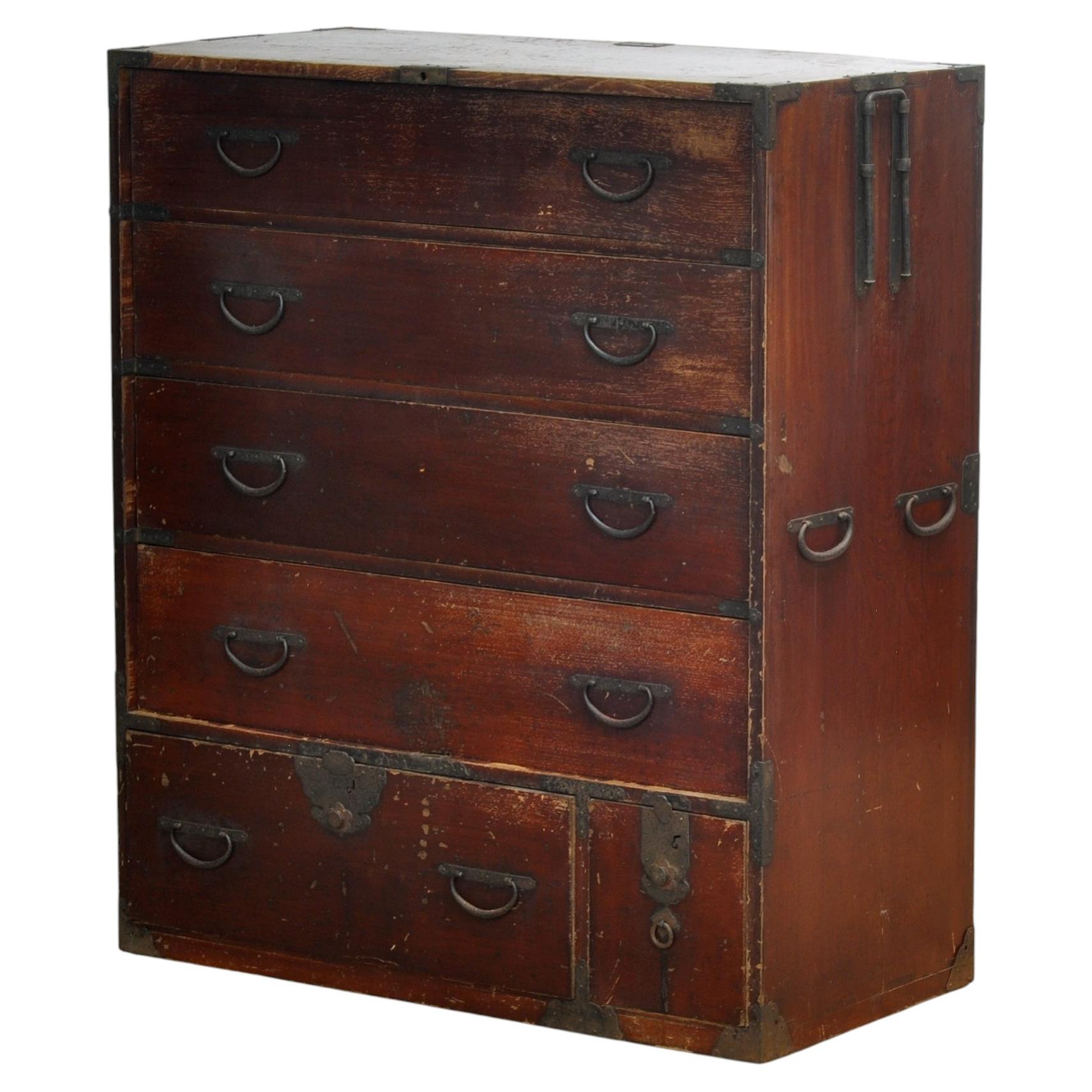 What is a step Tansu?