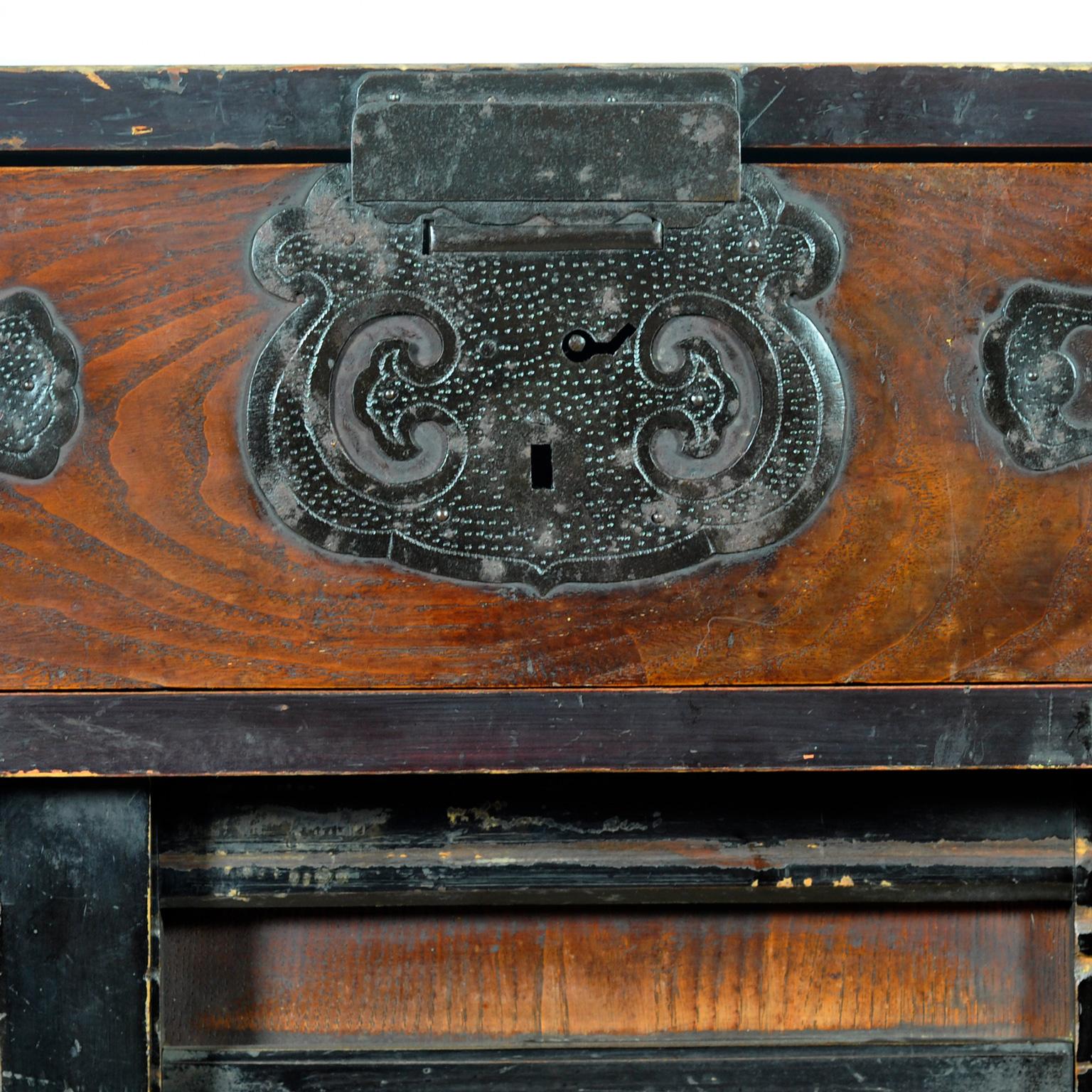 Japanese Tansu Chest of Drawers, circa 1890 For Sale 7