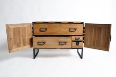 Commode japonaise en bois de pin brun clair avec quatre tiroirs