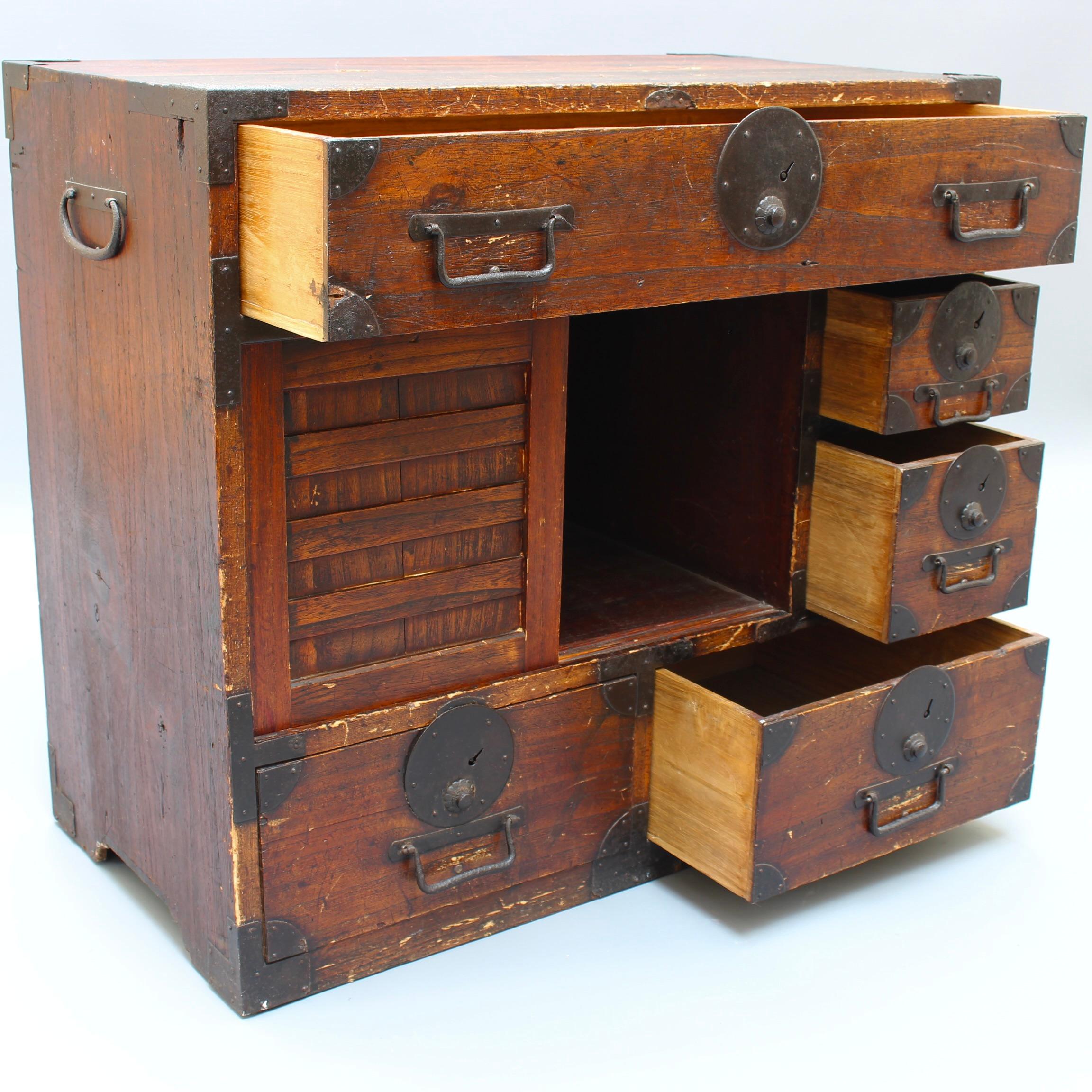 Japanese Tansu Storage Chest (19th Century - Edo Period) Wabi Sabi For Sale 3