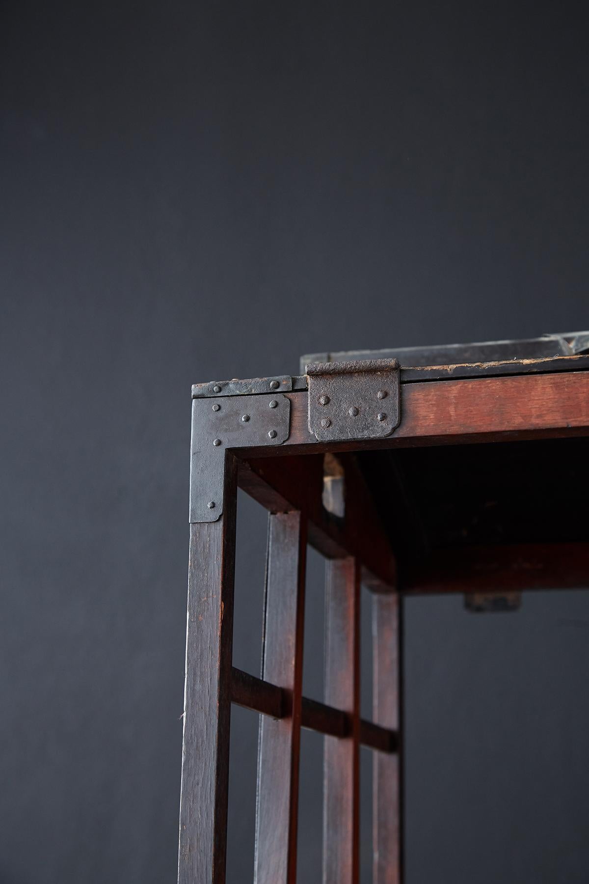Japanische japanische Kronleuchter im Tansu-Stil aus Holz mit Crate Cage-Kragen im Angebot 13