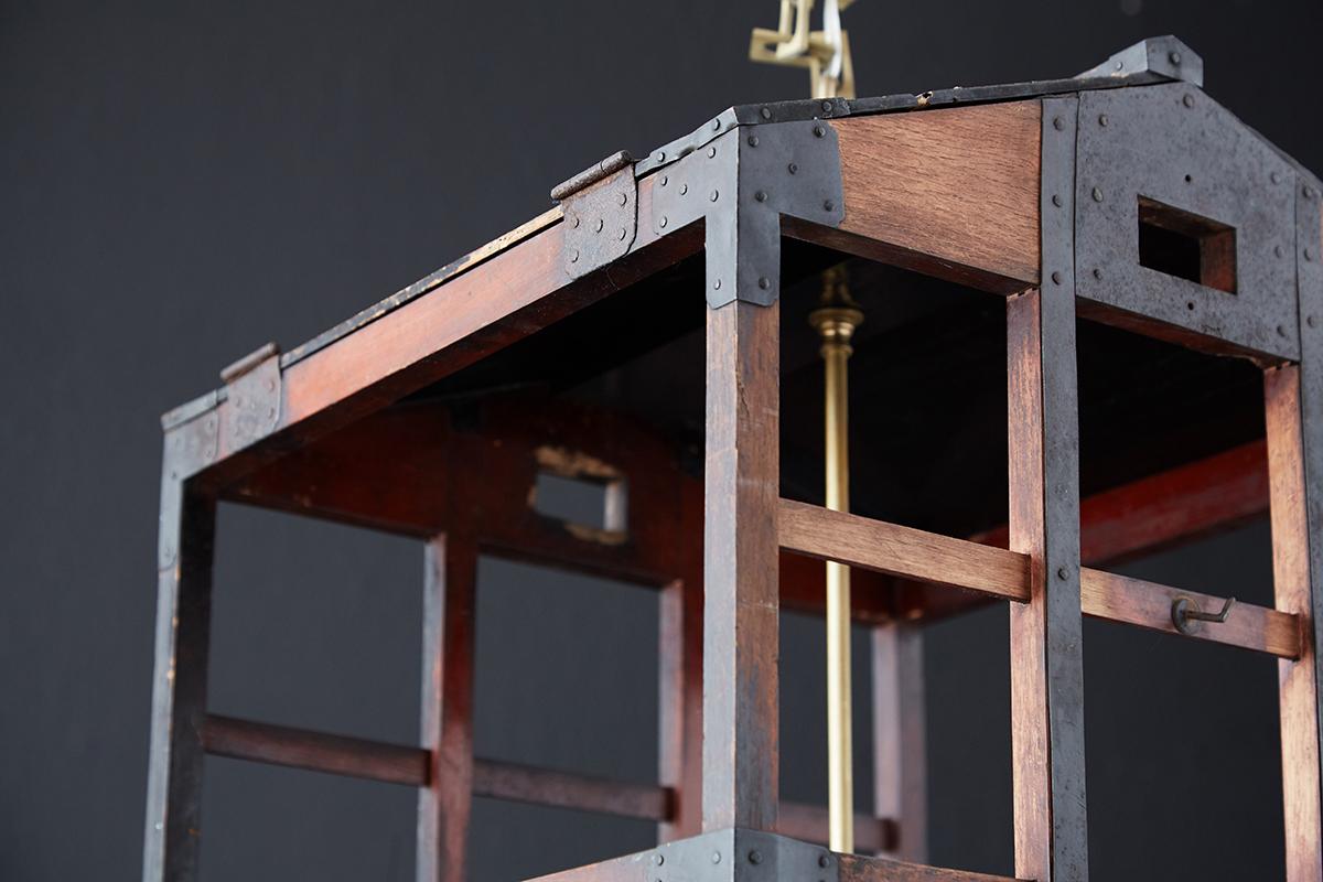 Japanische japanische Kronleuchter im Tansu-Stil aus Holz mit Crate Cage-Kragen im Angebot 2