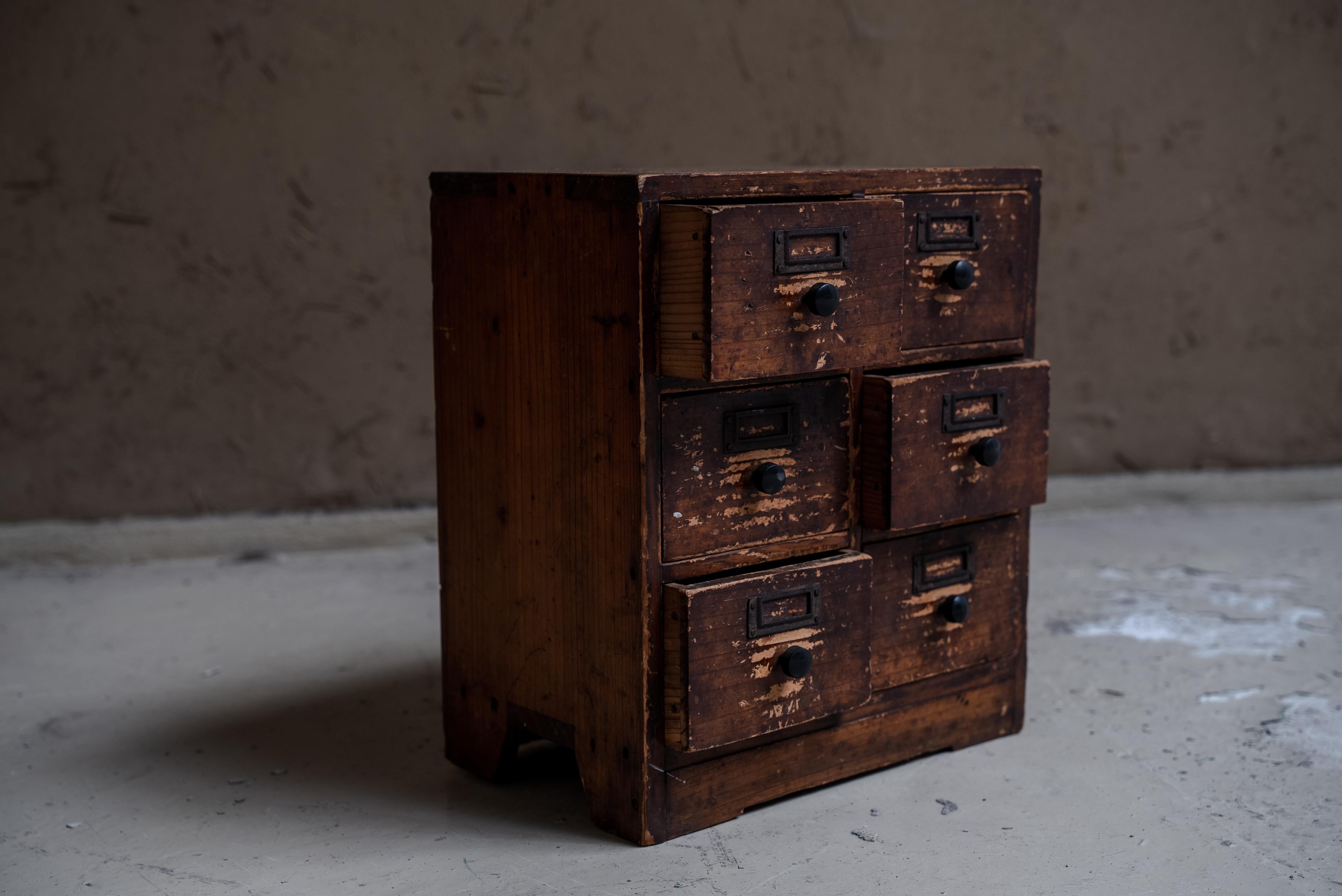 Japanese Tansu, Wabi-sabi, 1920s, Japan In Good Condition For Sale In Tokyo, Tokyo