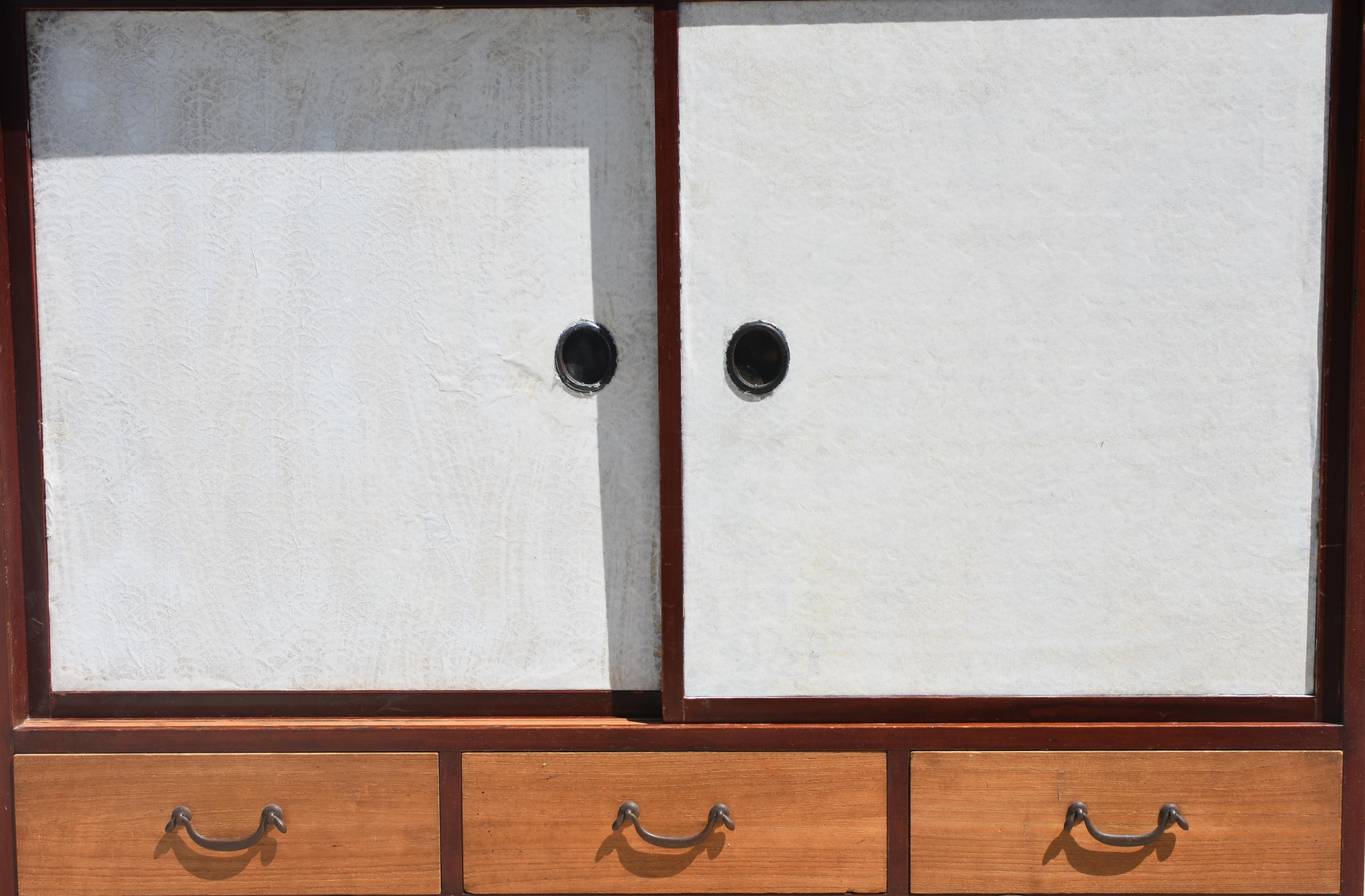 Japanese Tansu with White Sliding Doors In Good Condition For Sale In Somis, CA