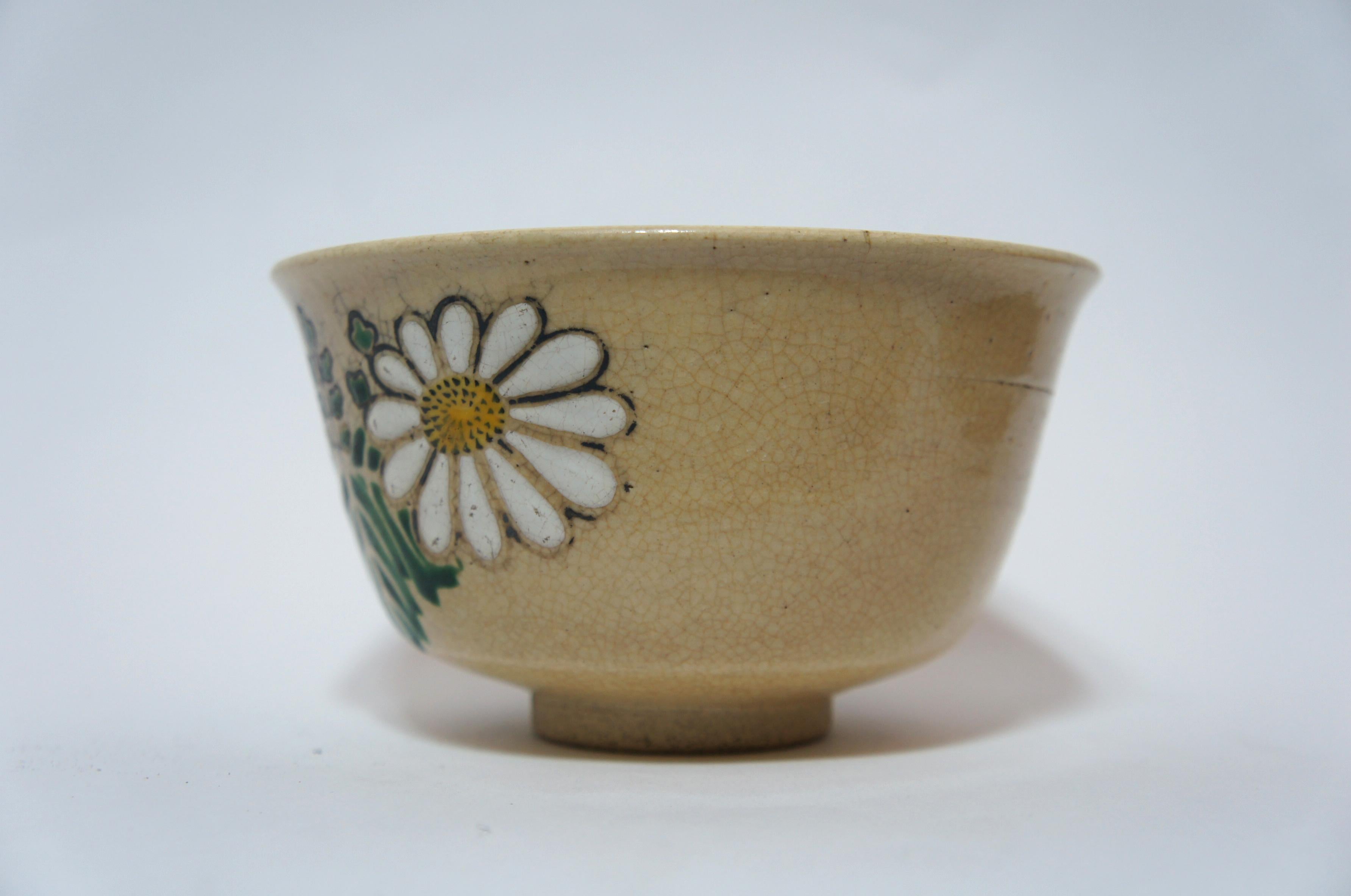 20th Century Japanese Tea Bowl with Chrysanthemum and Paulownia, by Kosai Eiyo, 1950s For Sale