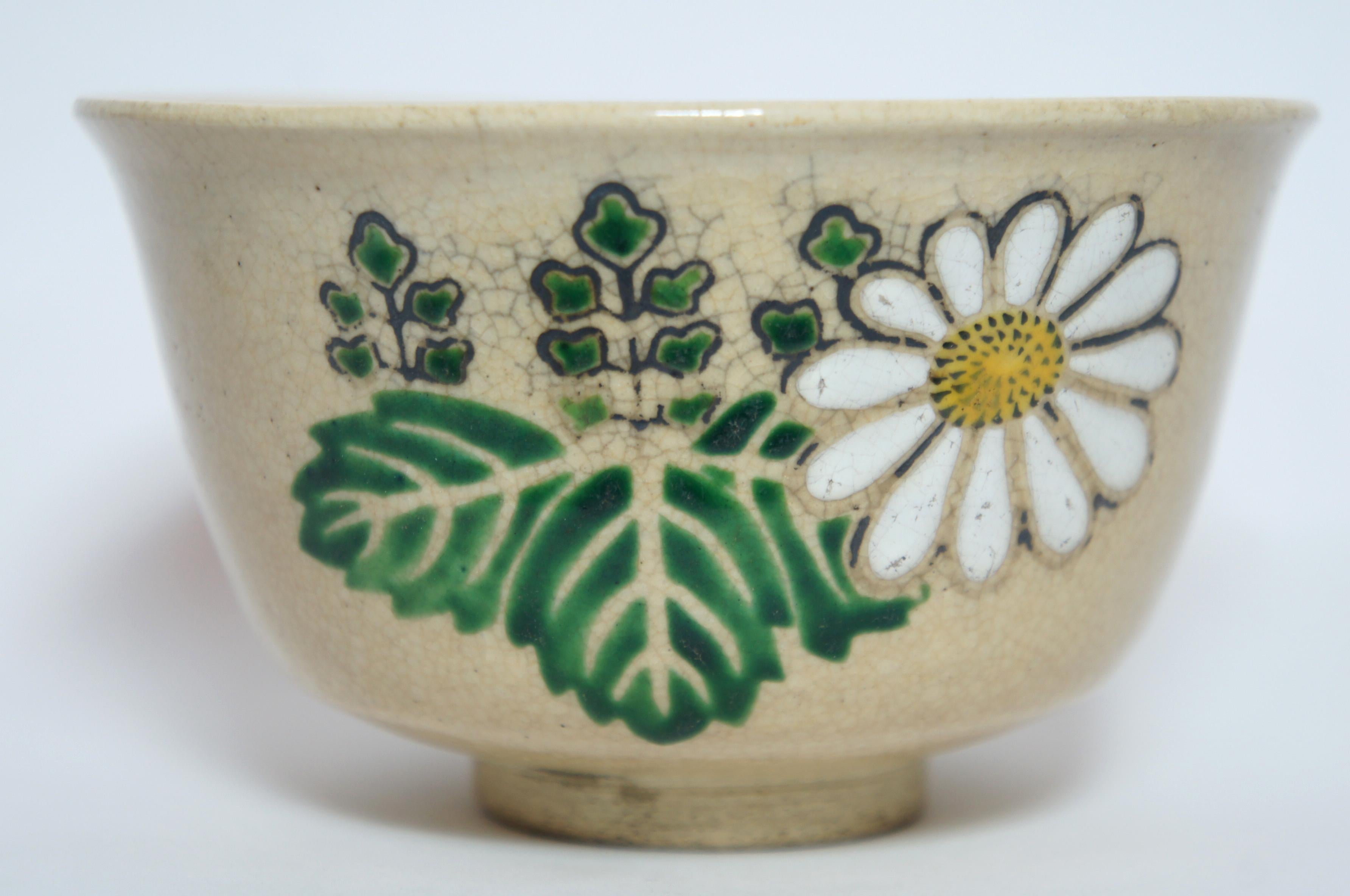 Japanese Tea Bowl with Chrysanthemum and Paulownia, by Kosai Eiyo, 1950s For Sale 1